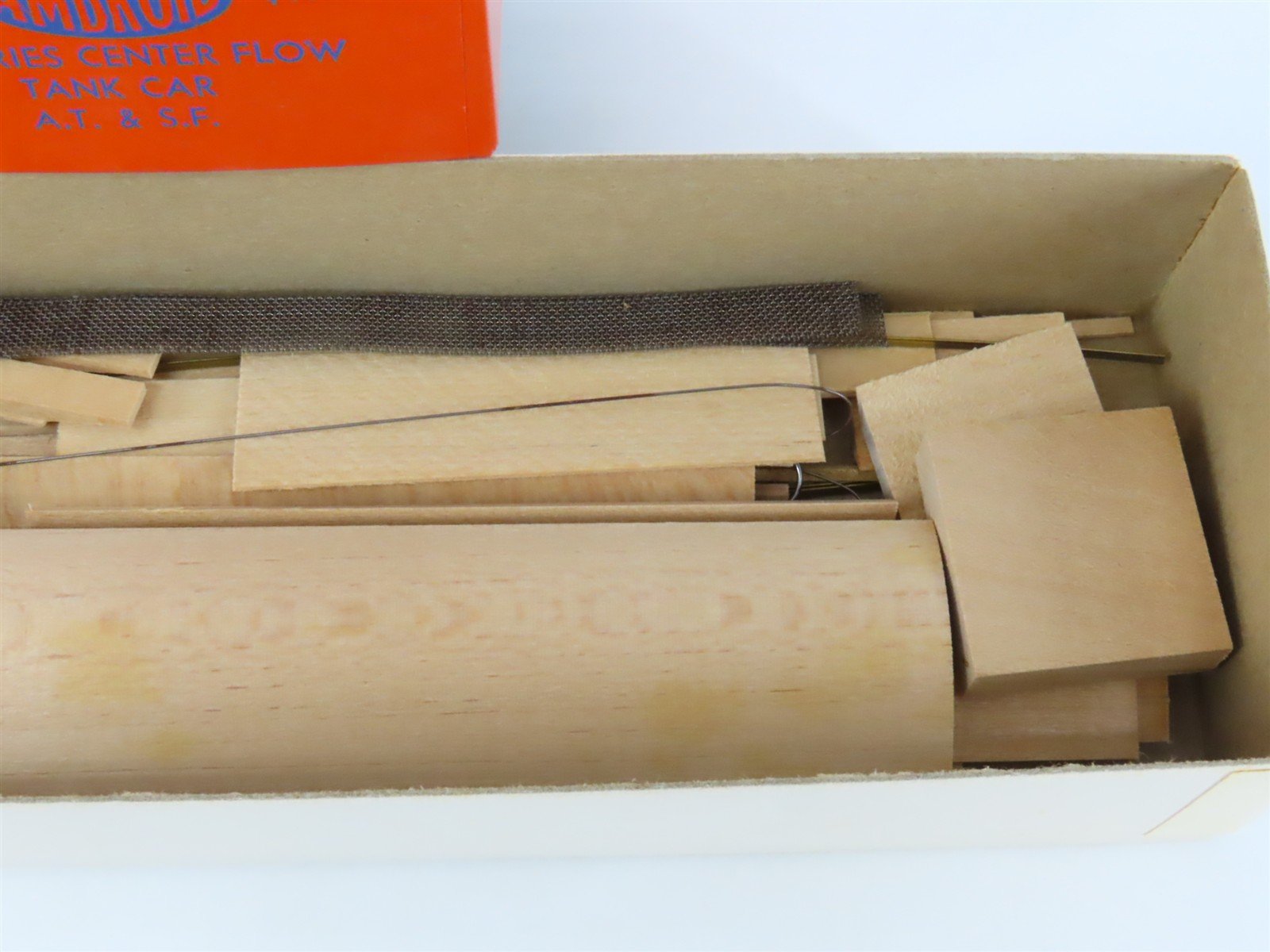 HO Scale Ambroid Kit ATSF Santa Fe Railroad 4-Bay Center Flow Hopper #305100