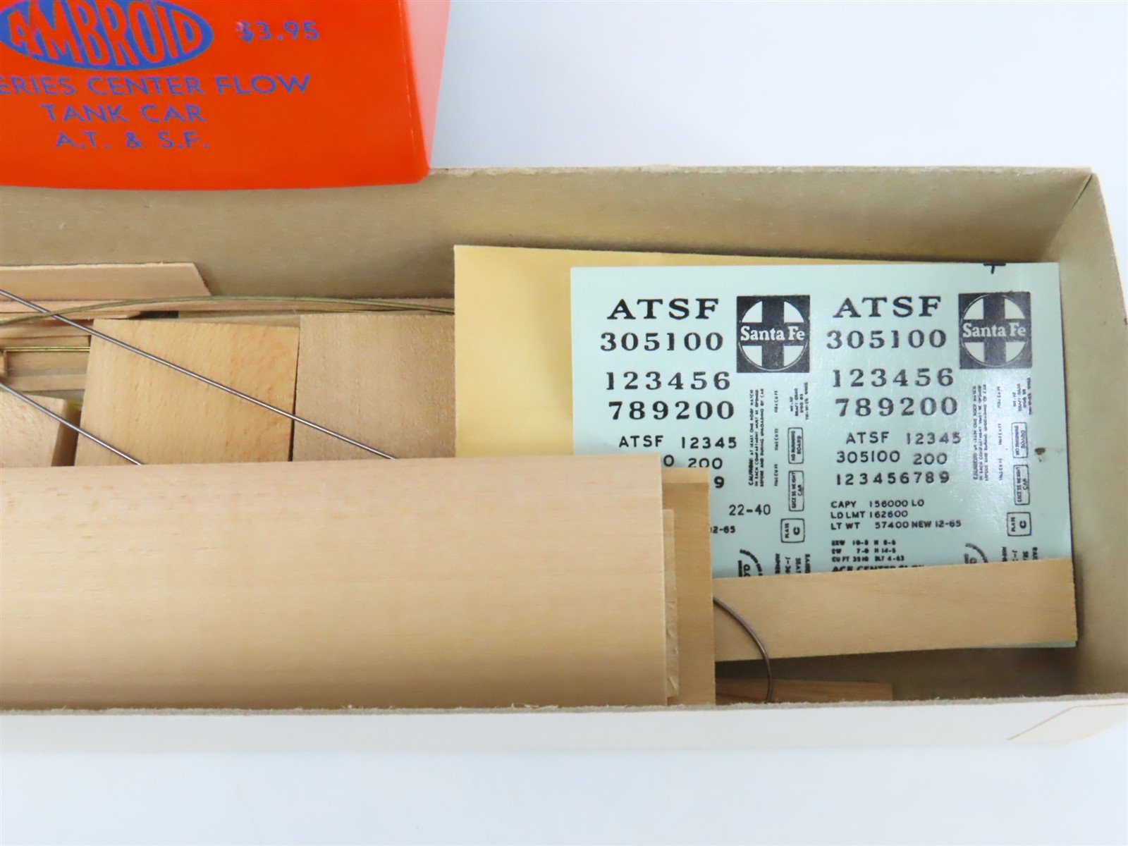 HO Scale Ambroid Kit ATSF Santa Fe Railroad 4-Bay Covered Hopper #305100