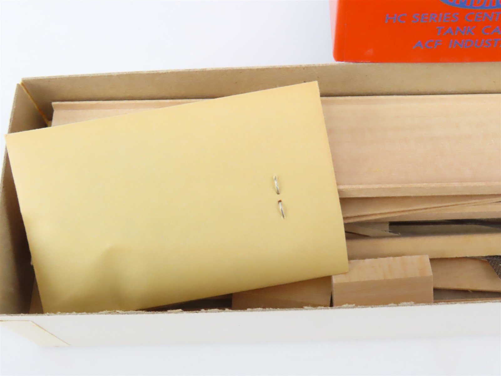 HO Scale Ambroid Kit SHPX ACF Industries 4-Bay Center Flow Hopper #60003