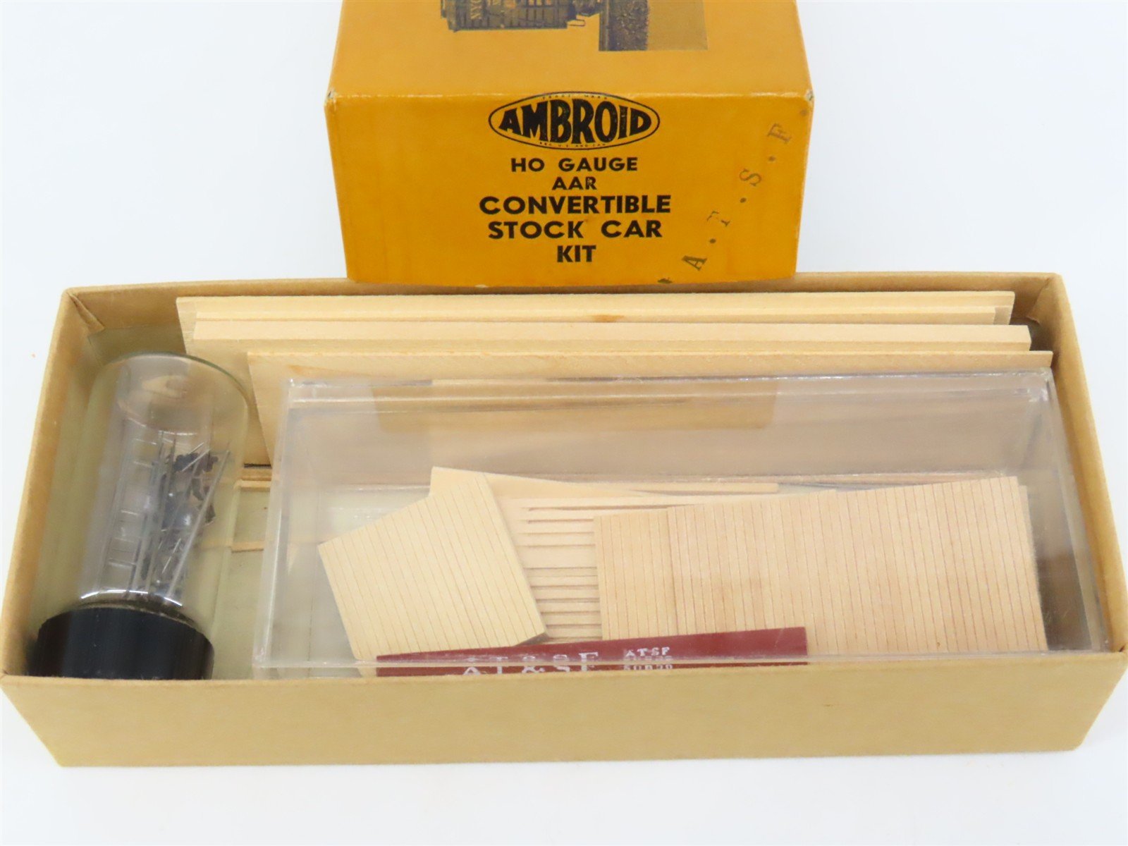 HO Scale Ambroid Kit AT&SF Santa Fe Railroad Convertible Stock Car #50656