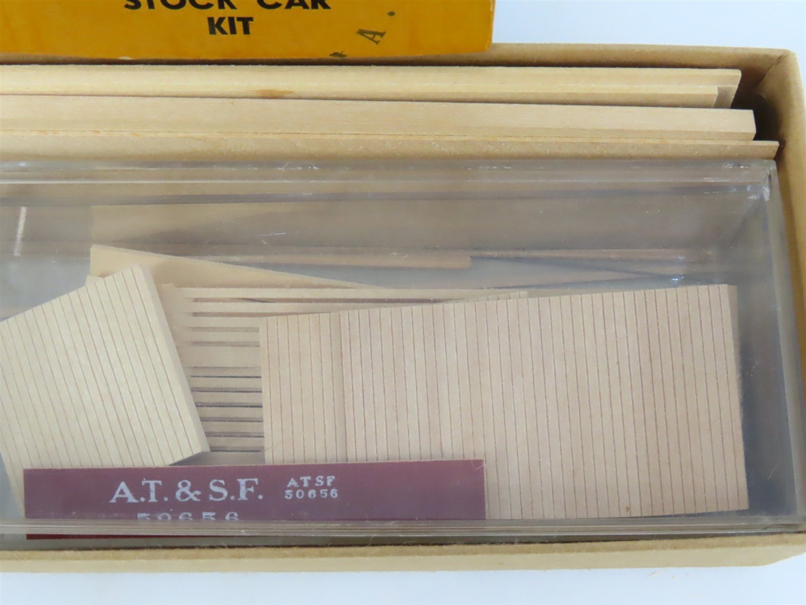 HO Scale Ambroid Kit AT&SF Santa Fe Railroad Convertible Stock Car #50656
