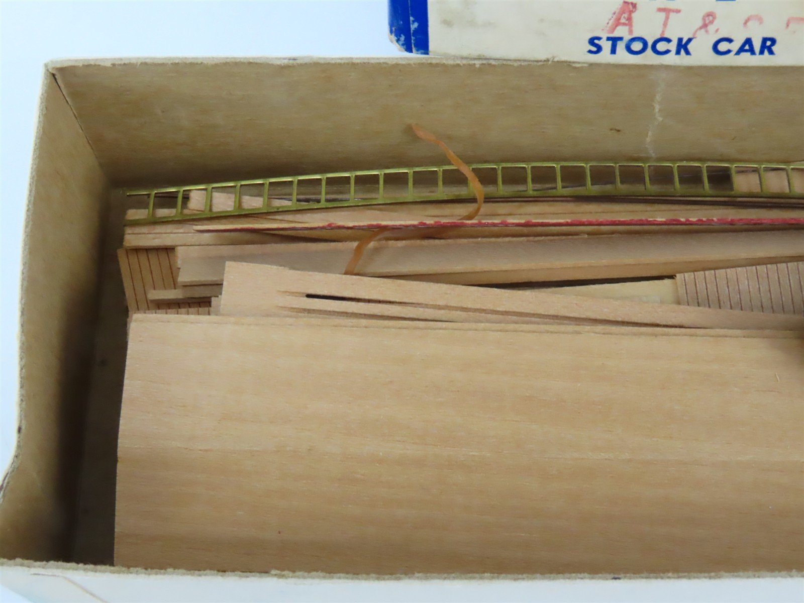 HO Scale Ambroid Kit K-2 AT&SF Santa Fe Railroad Stock Car #50656