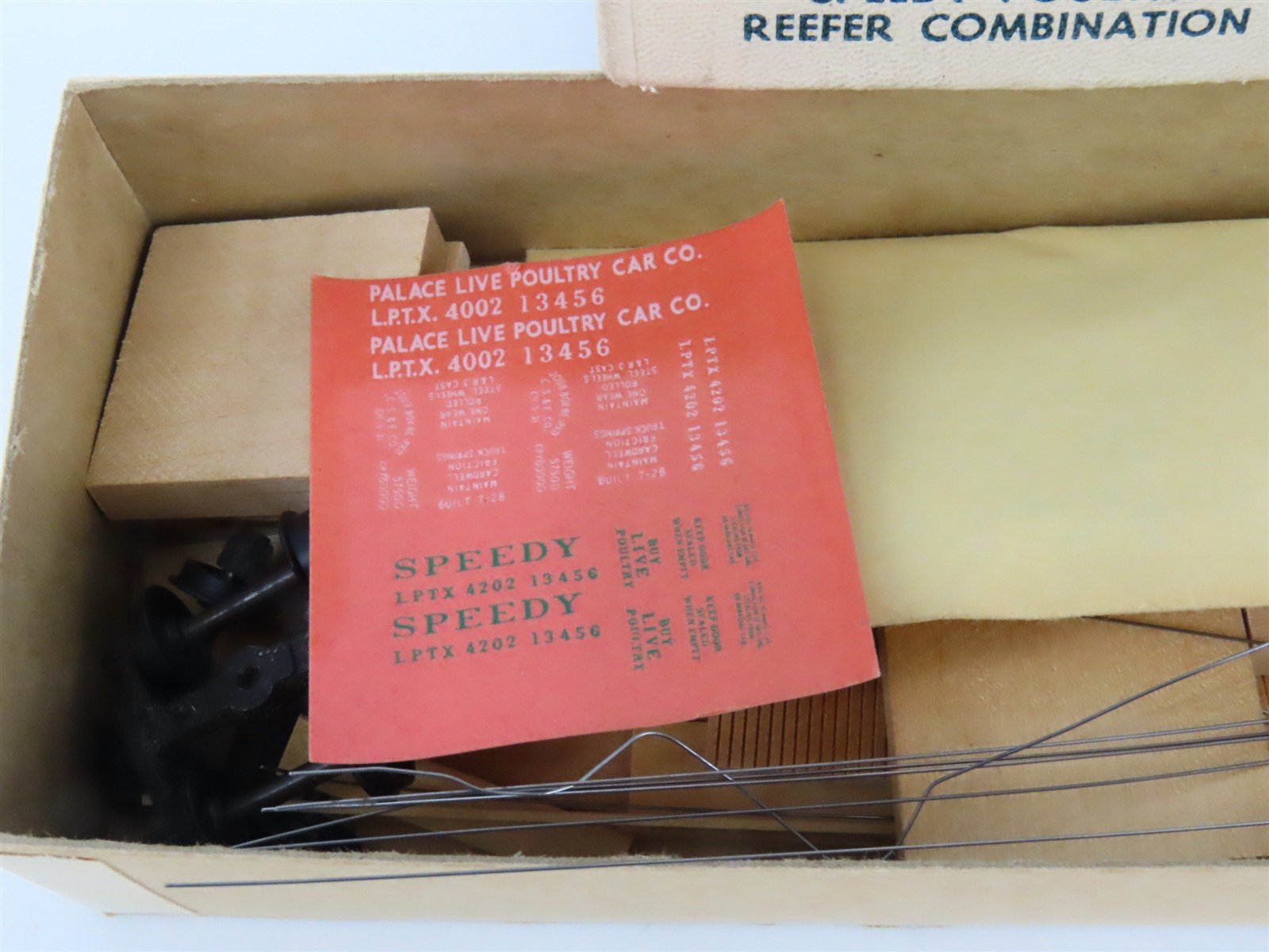 HO Scale Ambroid Kit No. 10 LPTX Speedy Poultry & Reefer Combination Car #4002