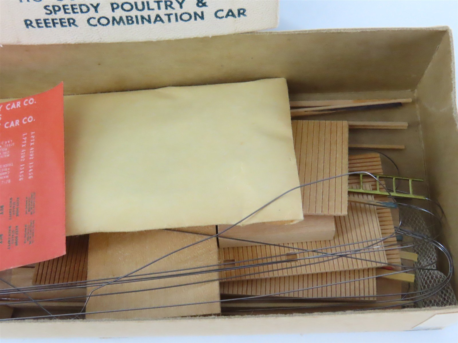 HO Scale Ambroid Kit No. 10 LPTX Speedy Poultry & Reefer Combination Car #4002