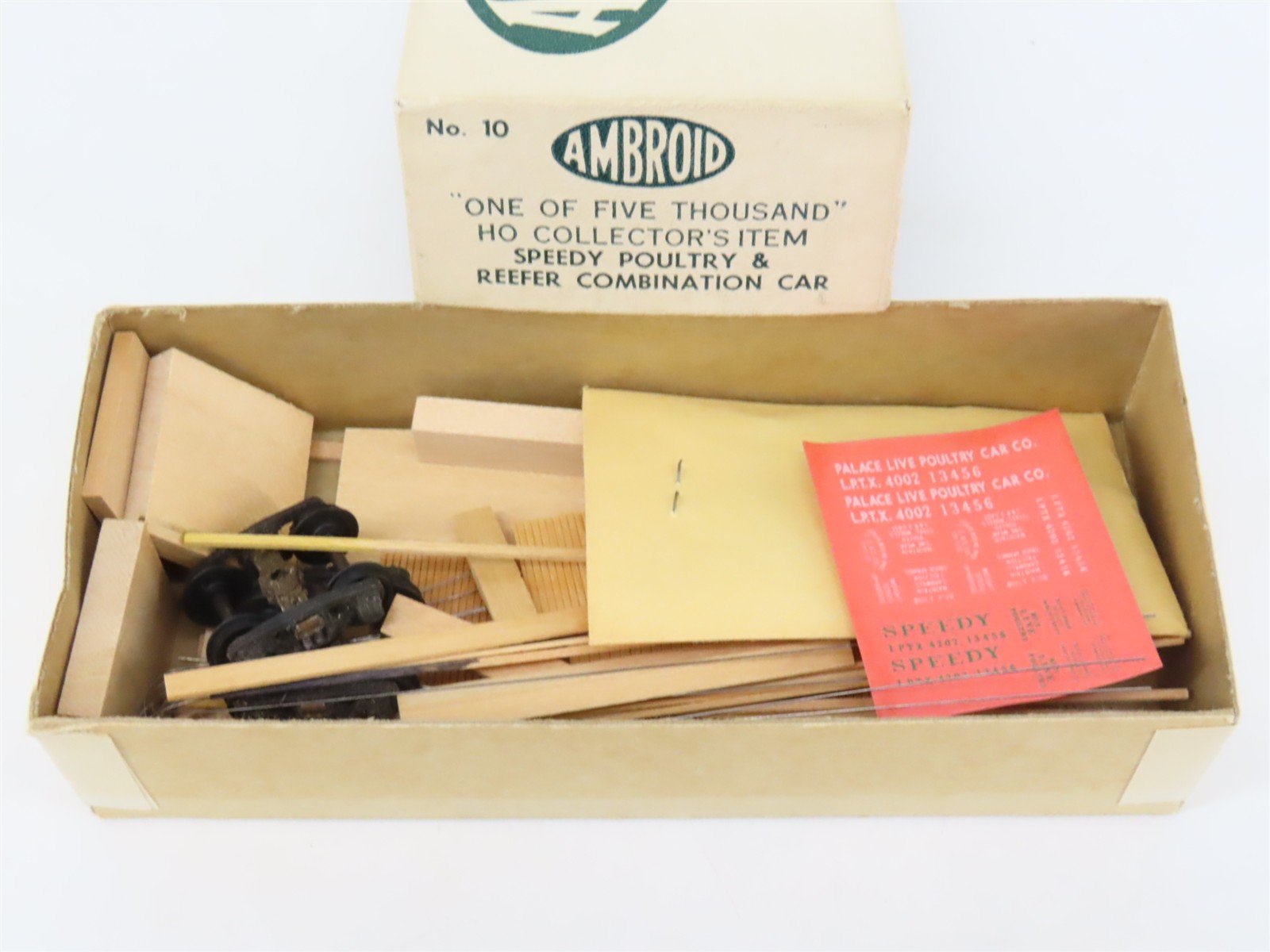 HO Scale Ambroid Kit No. 10 LPTX Speedy Poultry & Reefer Combination Car #4002
