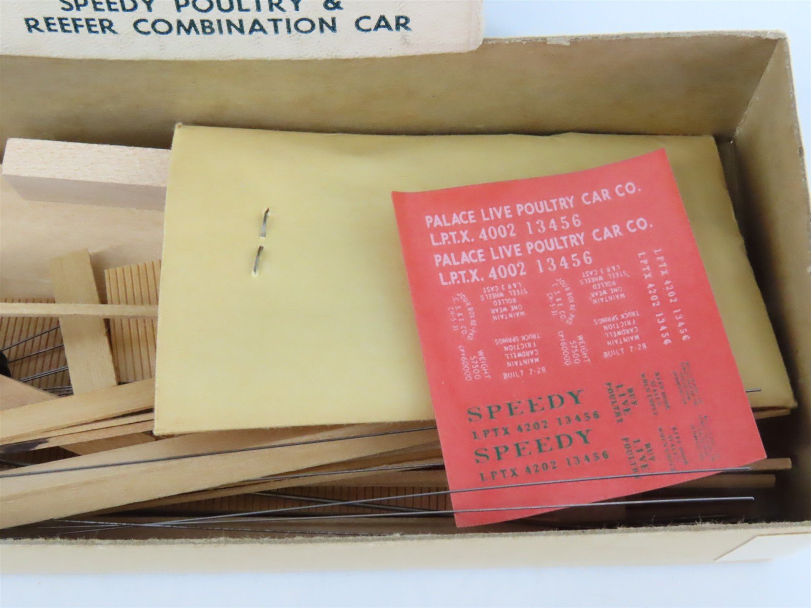 HO Scale Ambroid Kit No. 10 LPTX Speedy Poultry & Reefer Combination Car #4002