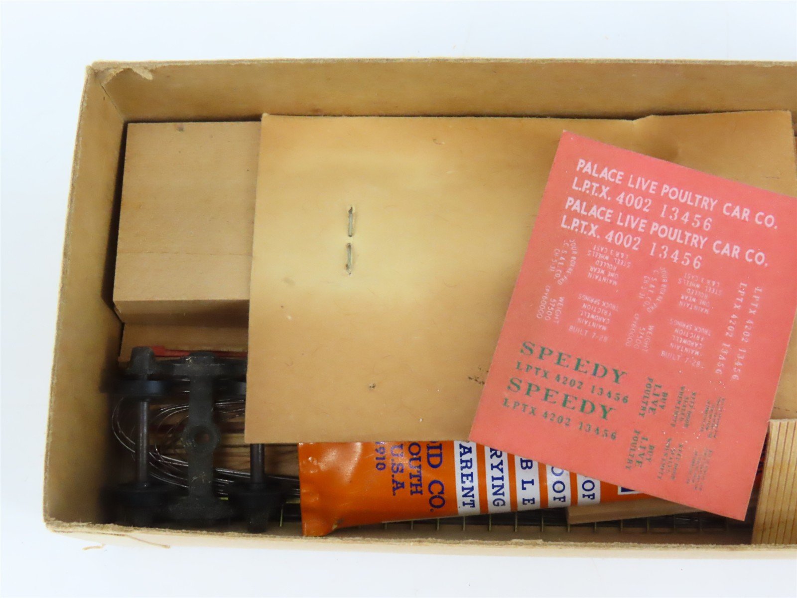 HO Scale Ambroid Kit No. 10 LPTX Speedy Poultry & Reefer Combination Car #4002
