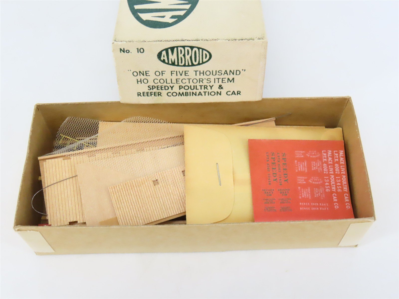 HO Scale Ambroid Kit No. 10 LPTX Speedy Poultry & Reefer Combination Car #4002