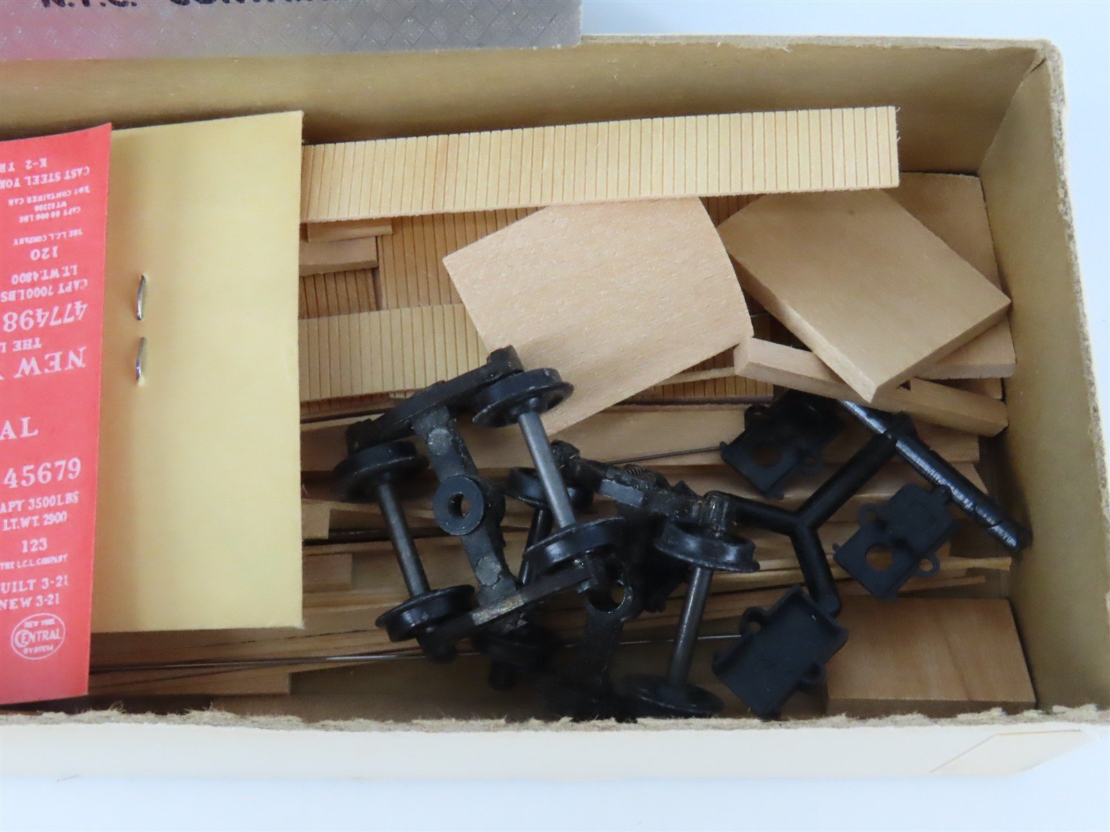 HO Scale Ambroid Kit No 12 NYC New York Central Container Car #477498