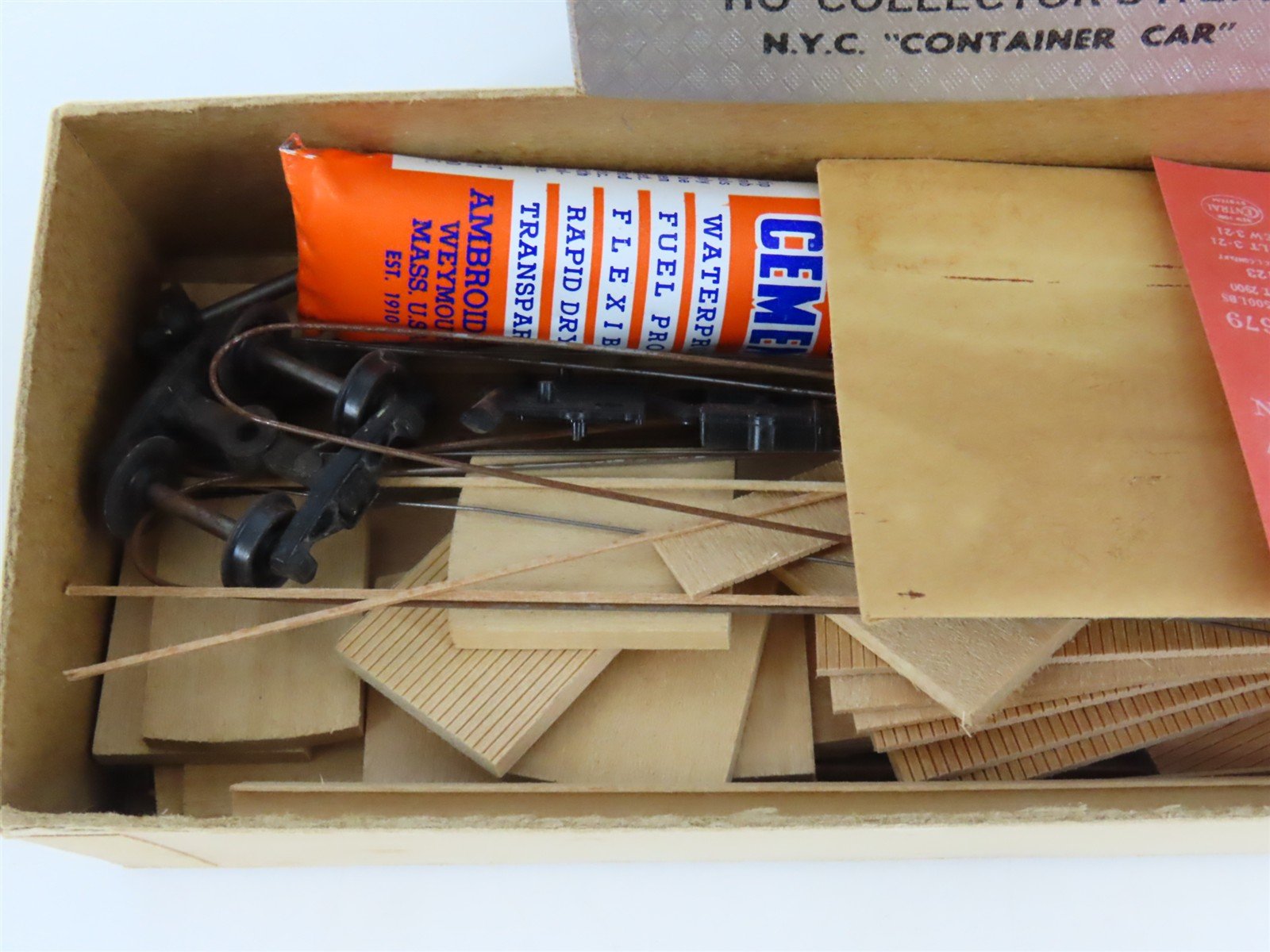 HO Scale Ambroid Kit No 12 NYC New York Central Container Car #477498