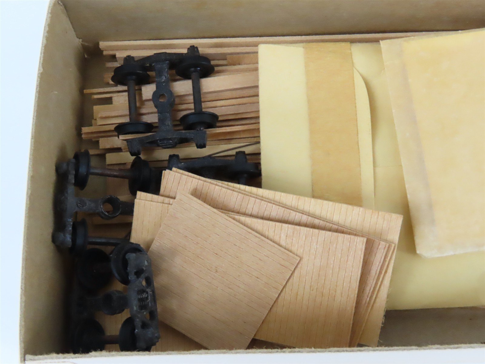 HO Scale Ambroid 2 in 1 Kit No 8 Wood MILW/N&W Gondola & Hopper
