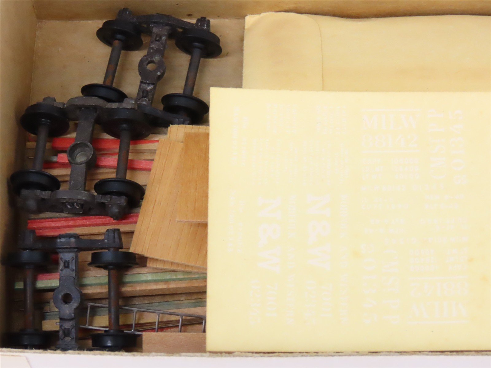 HO Scale Ambroid 2 in 1 Kit No 8 Wood MILW/N&W Hopper & Gondola