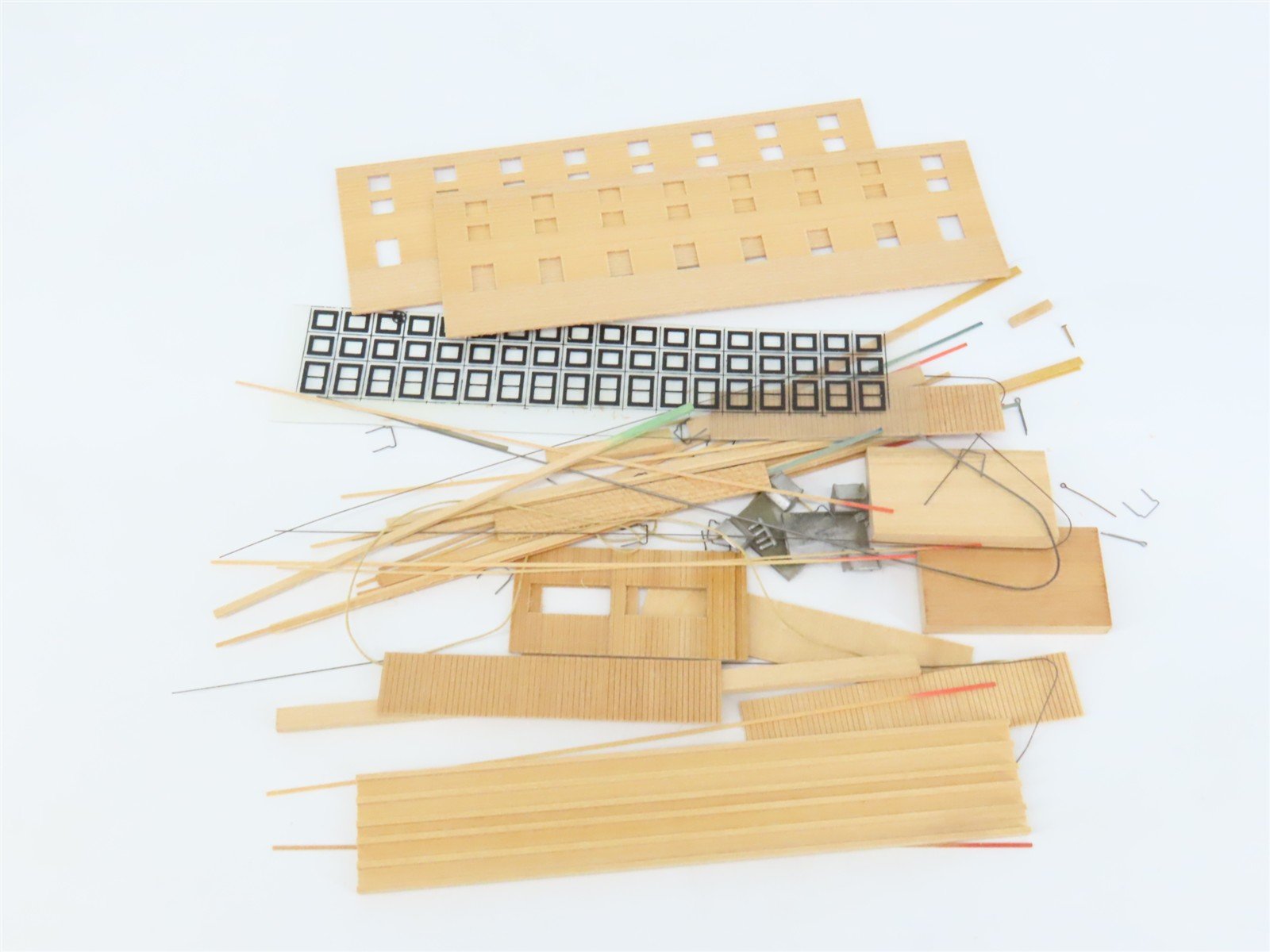 HO Scale Ambroid Kit #10 Wood Unlettered Triple Decker Dormitory Car