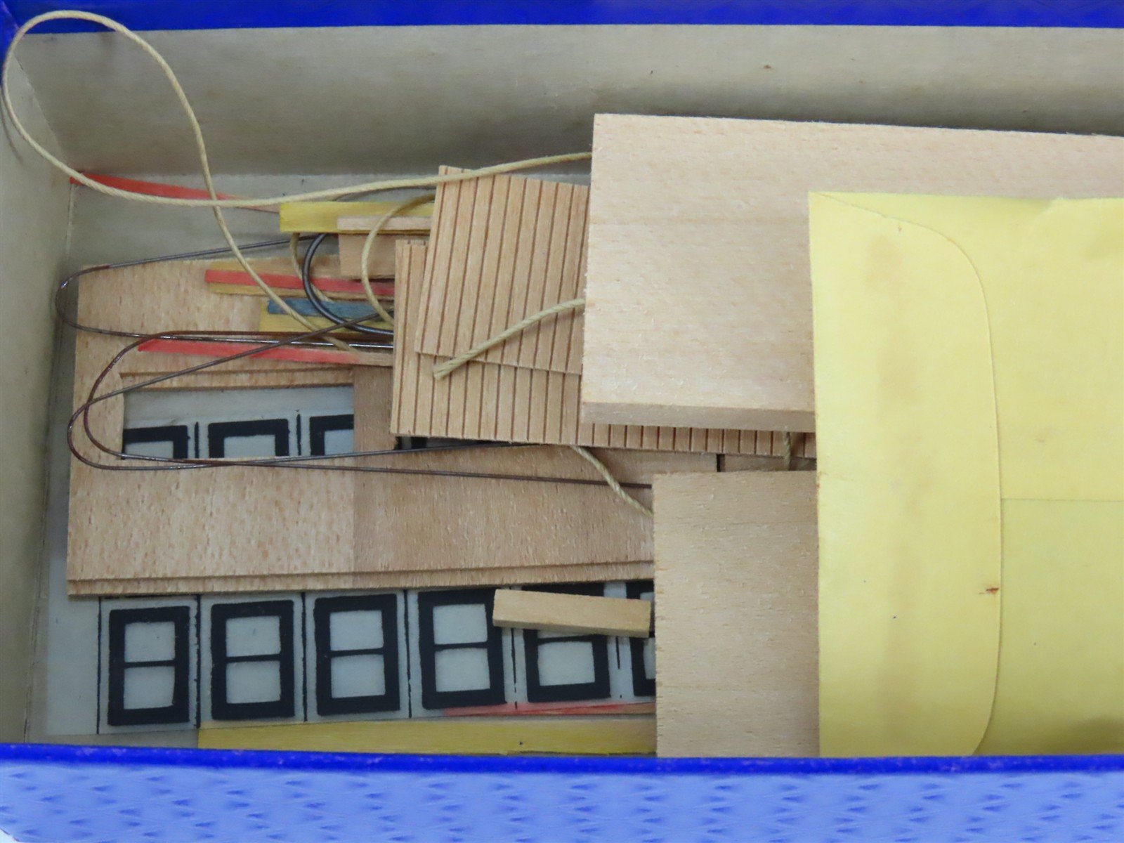 HO Scale Ambroid Kit #10 Wood Unlettered Triple Decker Dormitory Car