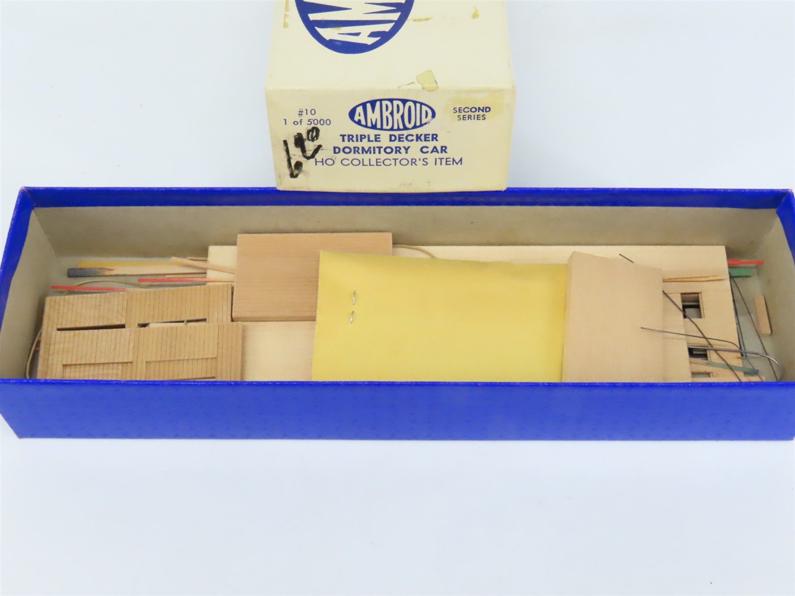 HO Scale Ambroid Kit #10 Wood Unlettered Triple Decker Dormitory Car