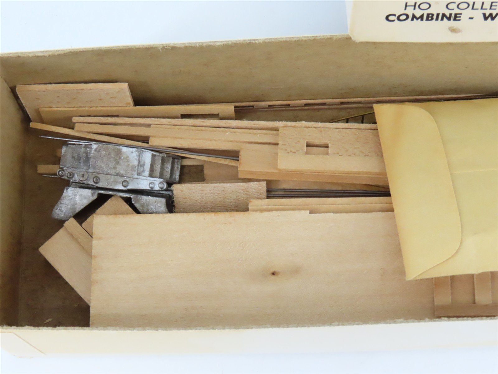 HO Scale Ambroid Kit No 8 Wood Unlettered Working Combine / Caboose