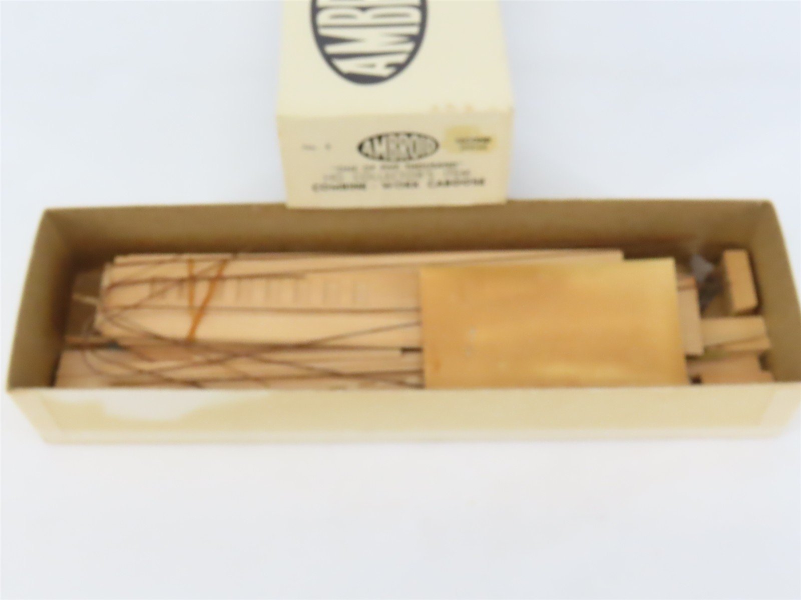 HO Scale Ambroid Kit No 8 Wood Unlettered Working Combine / Caboose