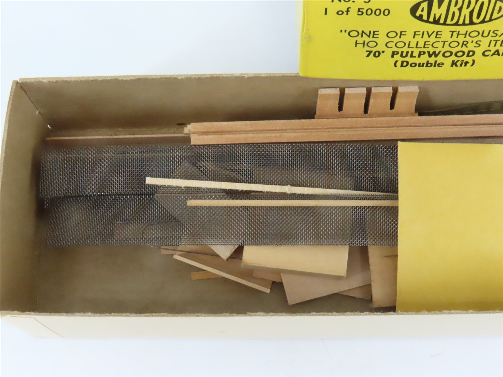 HO Scale Ambroid Double Kit No 5 MEC/BAR 70' Pulpwood 70-Ton Bulkhead Flat Car
