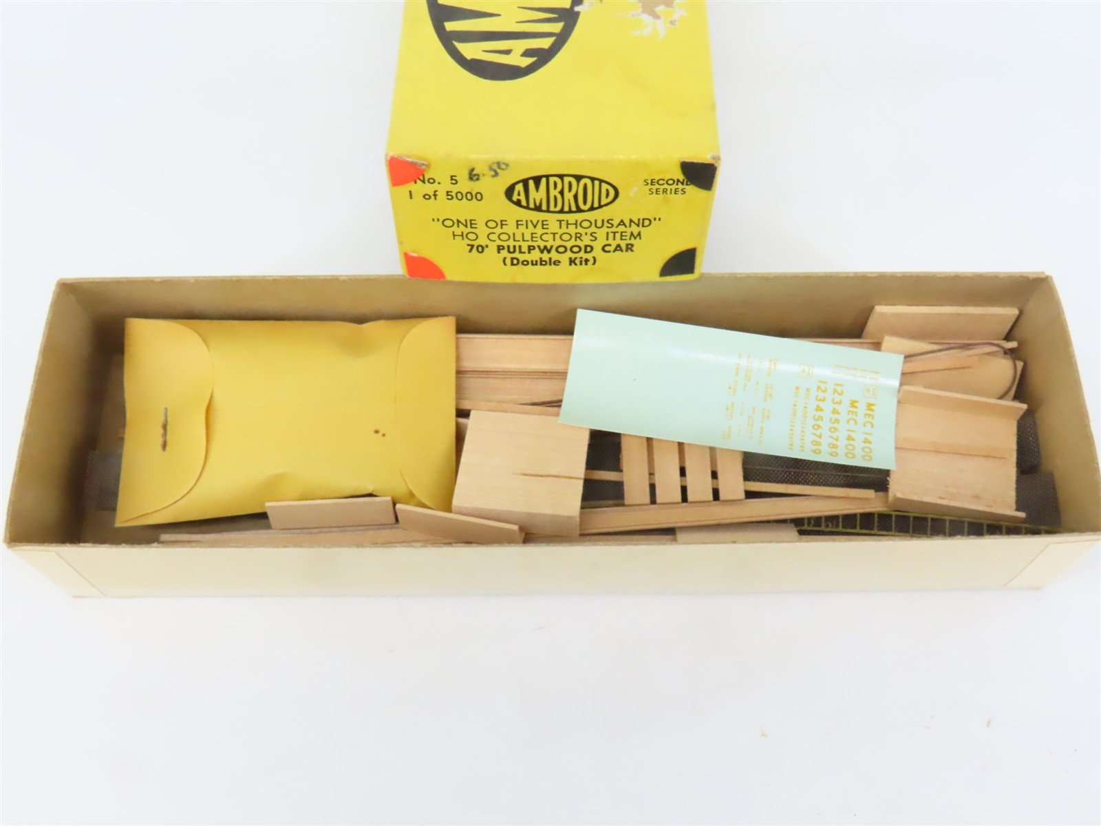 HO Scale Ambroid Double Kit No 5 MEC/BAR 70' Pulpwood 70-Ton Bulkhead Flat Car