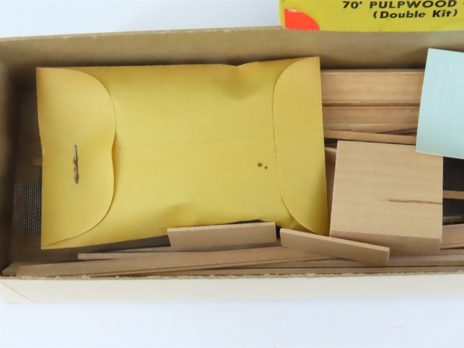 HO Scale Ambroid Double Kit No 5 MEC/BAR 70' Pulpwood 70-Ton Bulkhead Flat Car