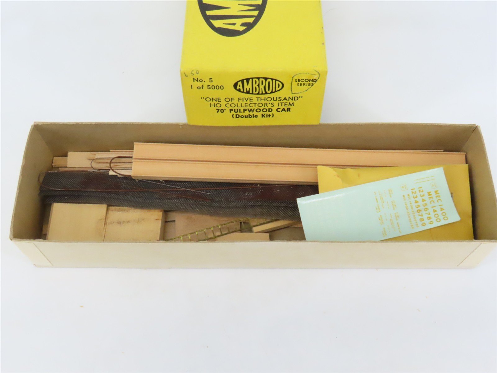 HO Scale Ambroid Double Kit No 5 MEC/BAR 70' Pulpwood 70-Ton Bulkhead Flat Car