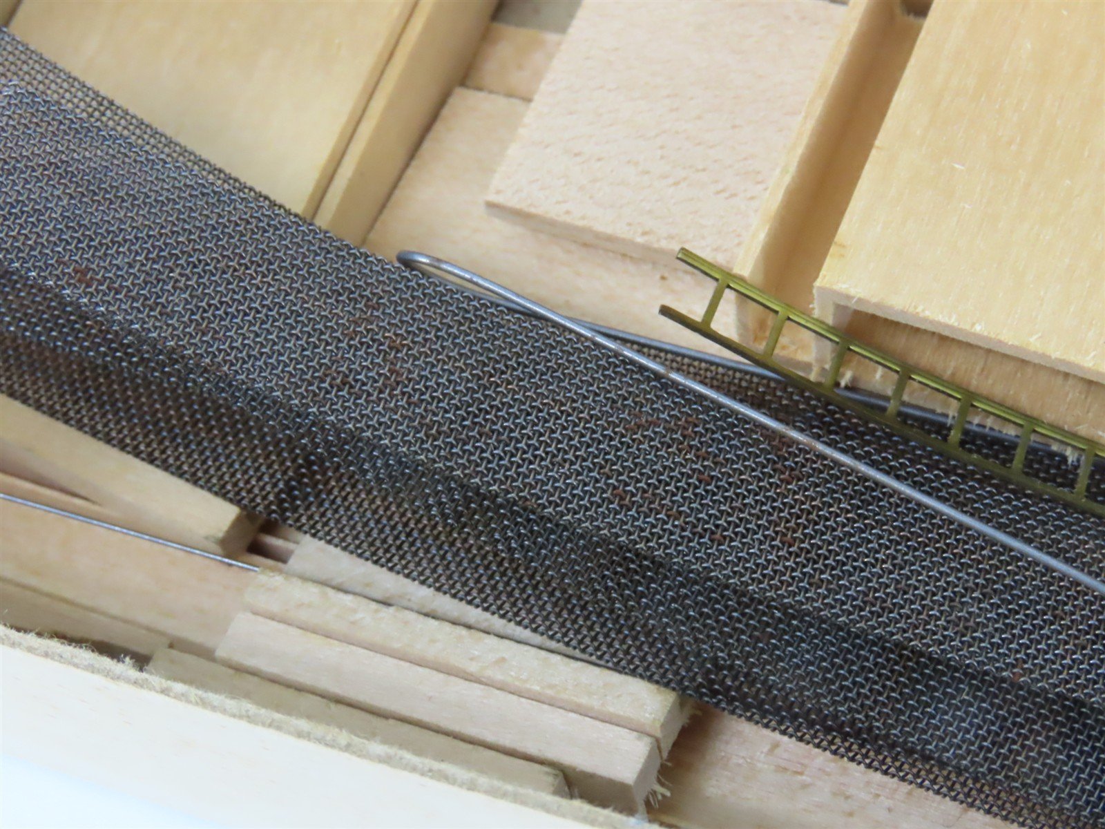 HO Scale Ambroid Double Kit No 5 MEC/BAR 70' Pulpwood 70-Ton Bulkhead Flat Car