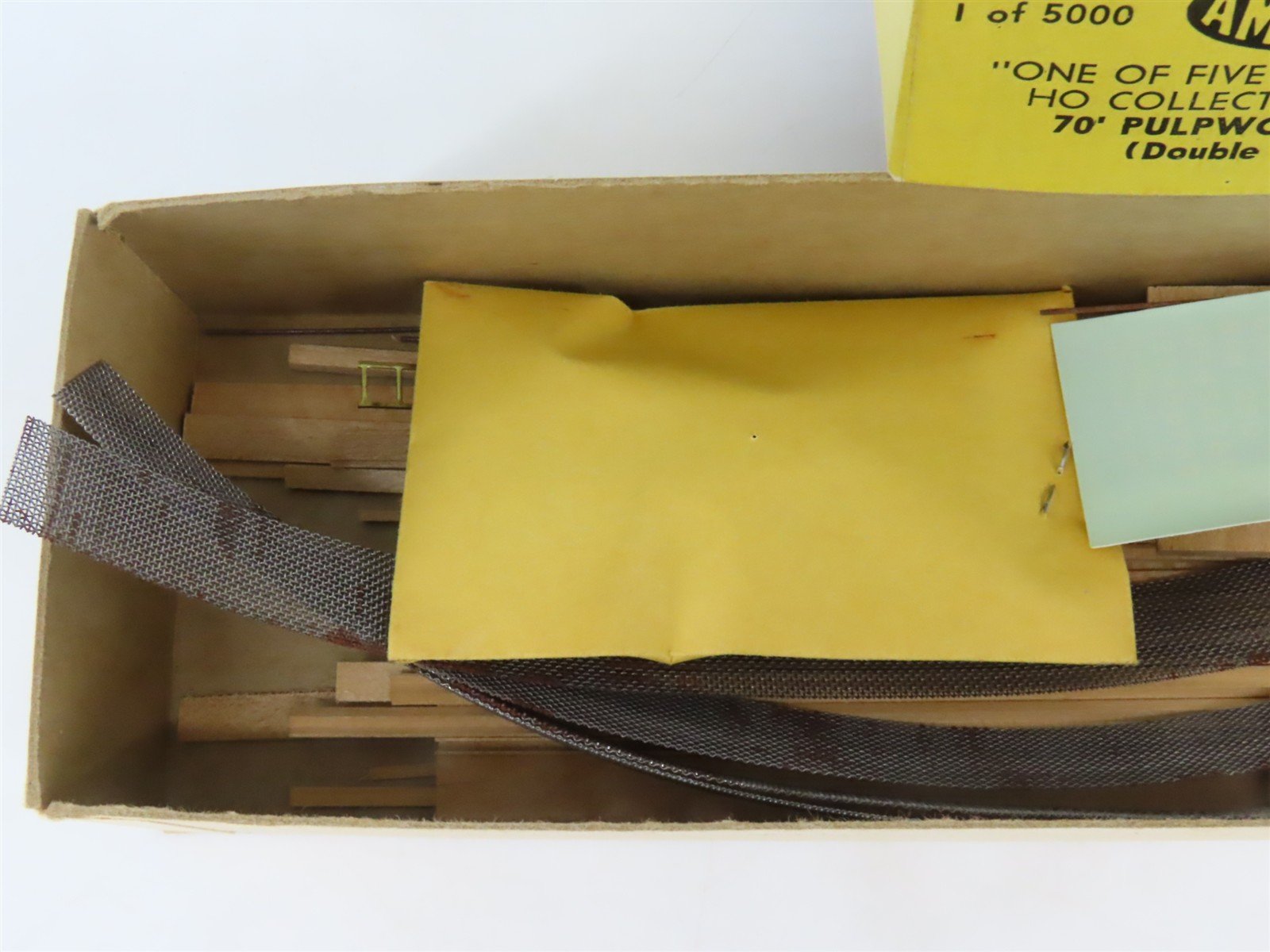 HO Scale Ambroid Double Kit No 5 MEC/BAR 70' Pulpwood 70-Ton Bulkhead Flat Car