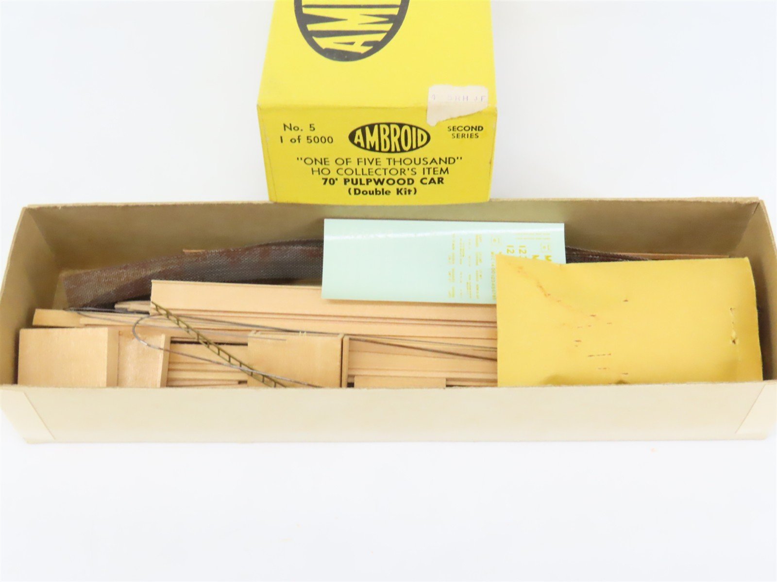 HO Scale Ambroid Double Kit No 5 MEC/BAR 70' Pulpwood 70-Ton Bulkhead Flat Car