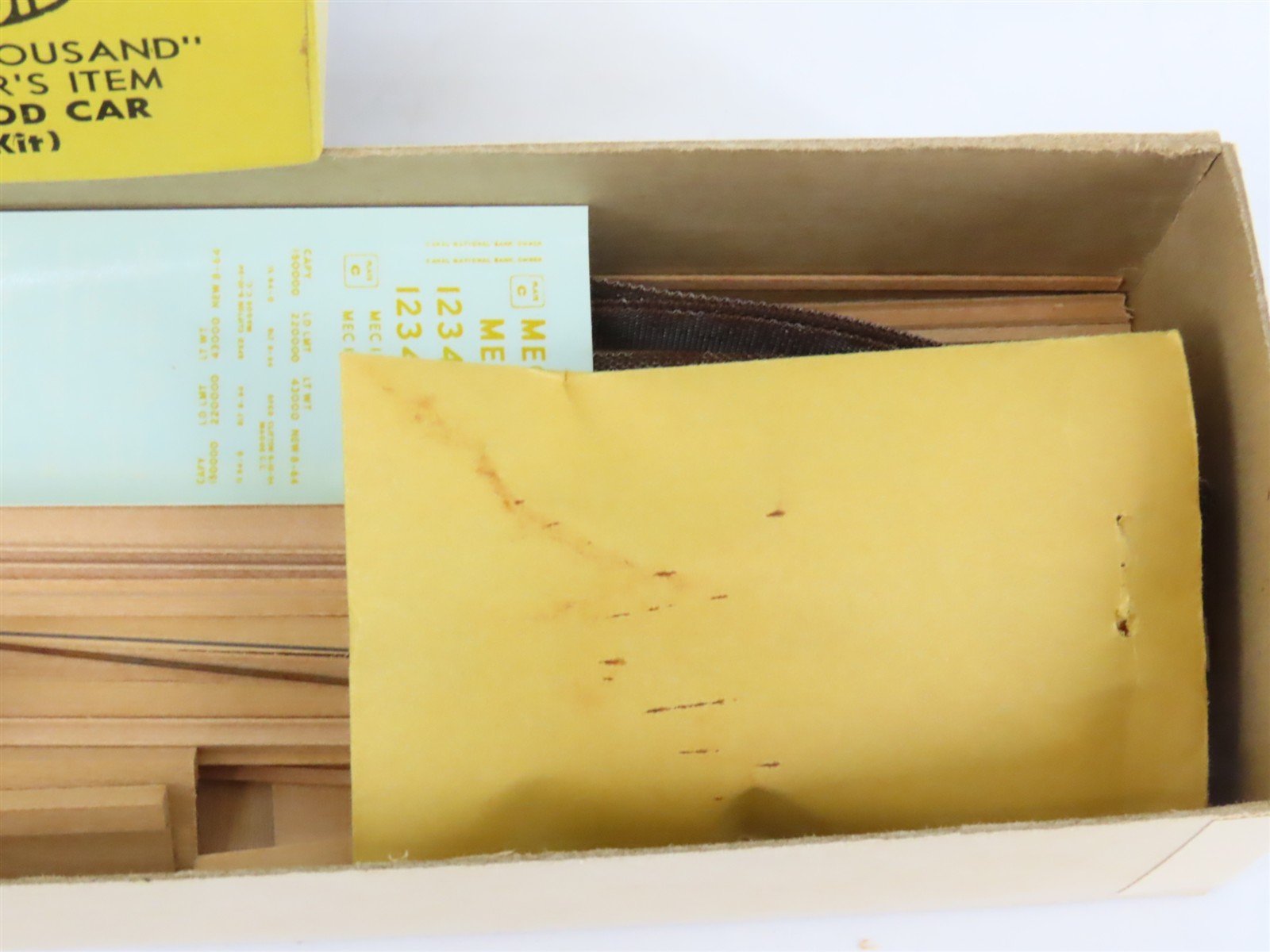 HO Scale Ambroid Double Kit No 5 MEC/BAR 70' Pulpwood 70-Ton Bulkhead Flat Car