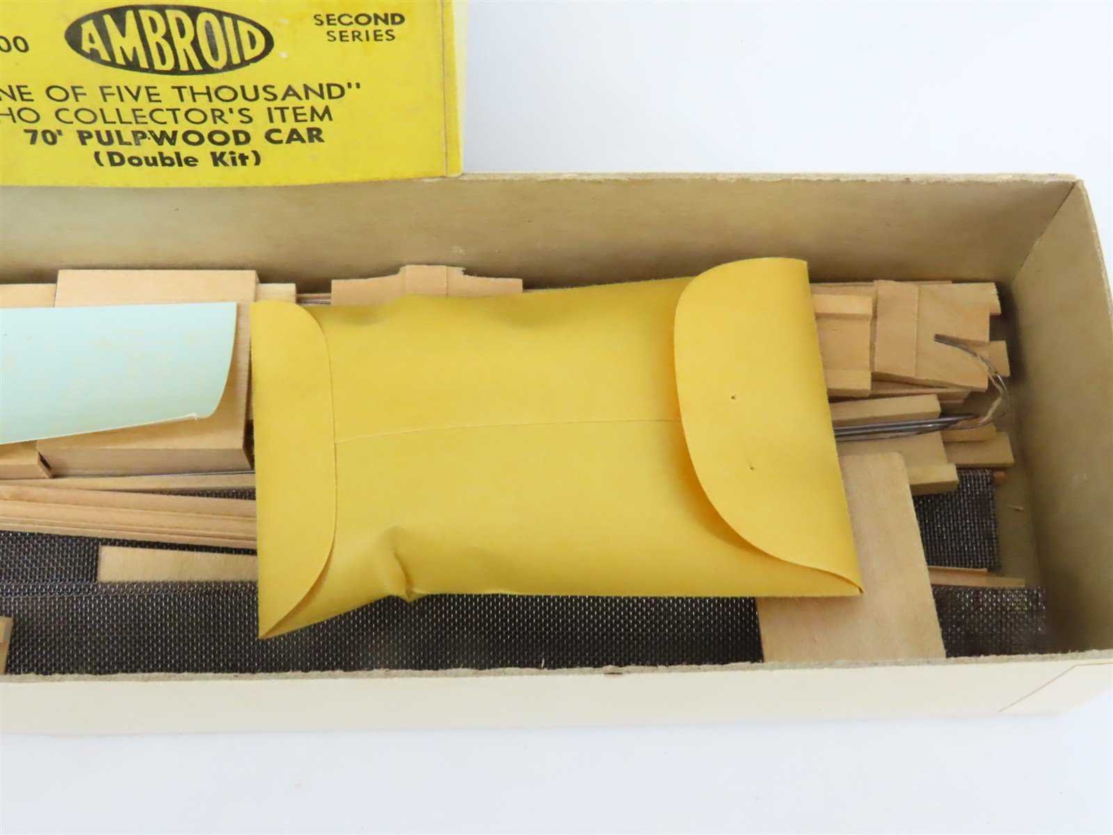 HO Scale Ambroid Double Kit No 5 MEC/BAR 70' Pulpwood 70-Ton Bulkhead Flat Car
