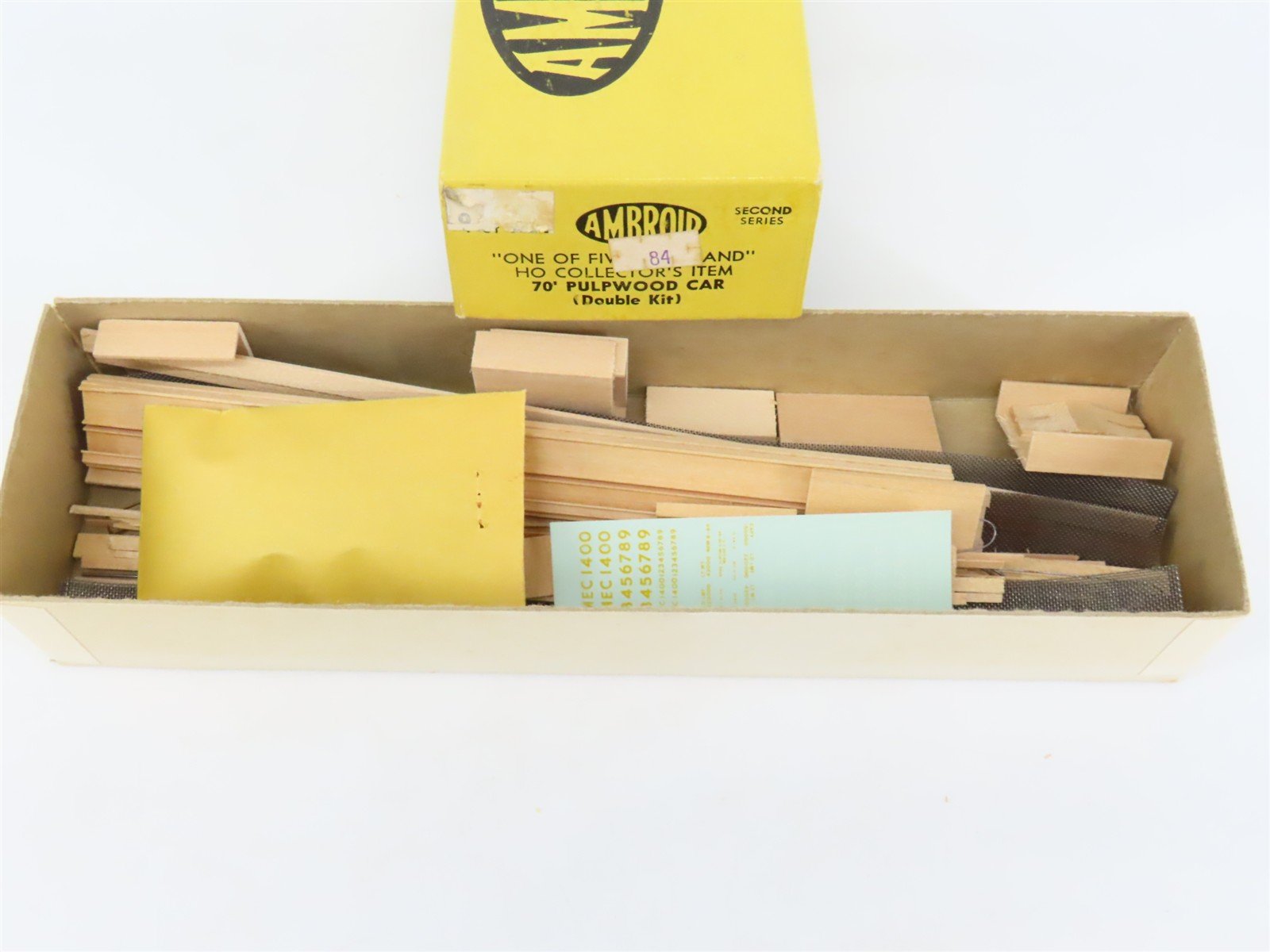 HO Scale Ambroid Double Kit No 5 MEC/BAR 70' Pulpwood 70-Ton Bulkhead Flat Car