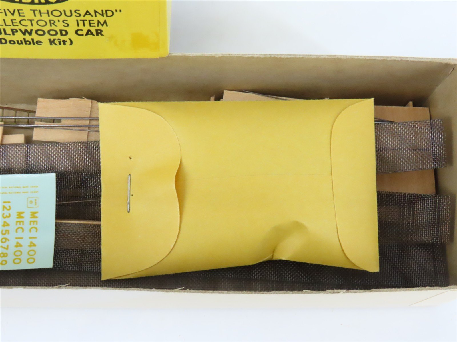 HO Scale Ambroid Double Kit No 5 MEC/BAR 70' Pulpwood 70-Ton Bulkhead Flat Car