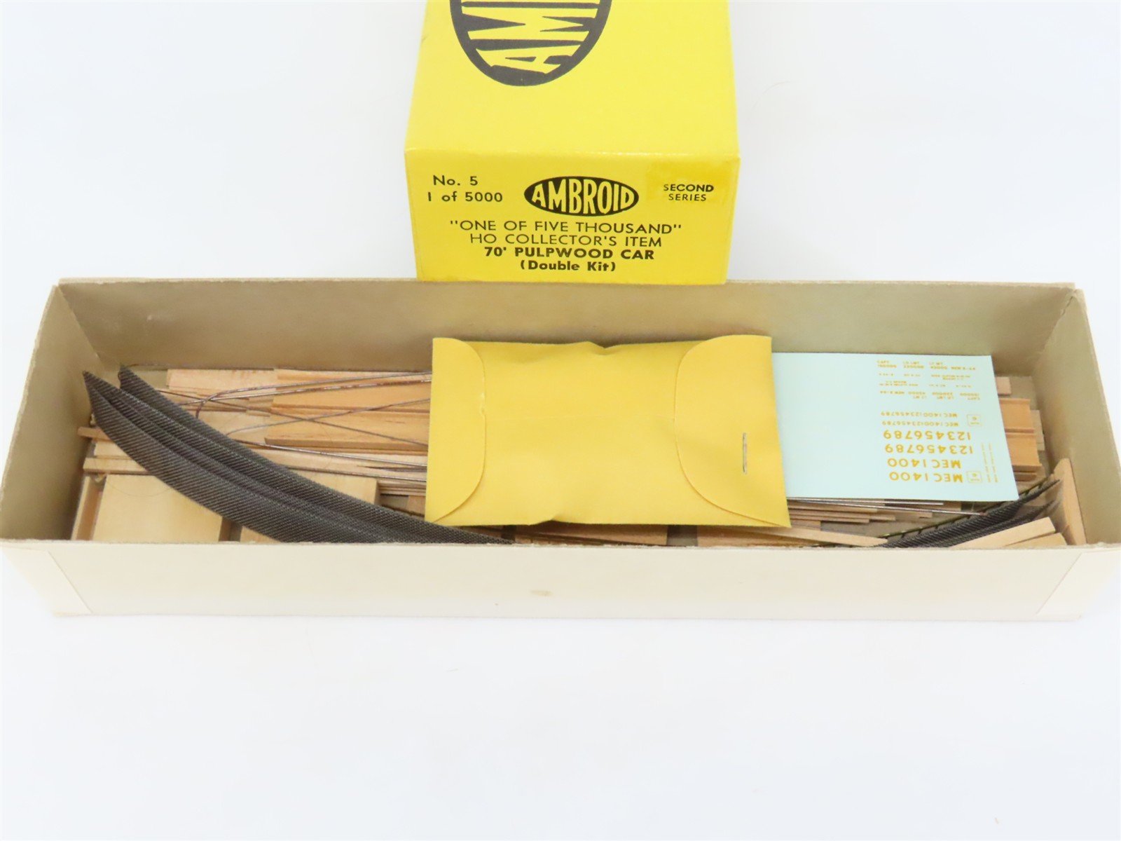 HO Scale Ambroid Double Kit No 5 BAR/MEC 70' Pulpwood 70-Ton Bulkhead Flat Car
