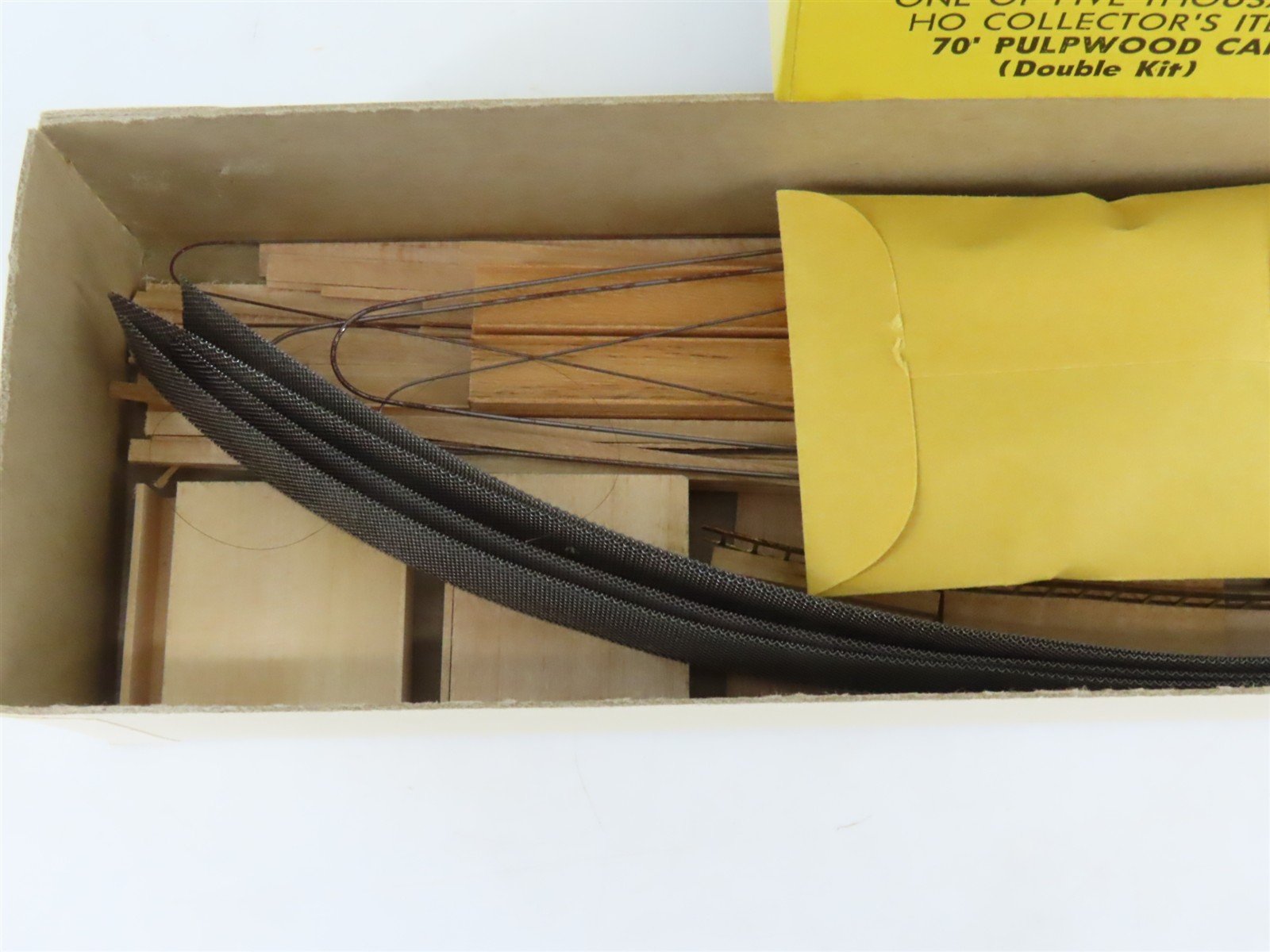 HO Scale Ambroid Double Kit No 5 BAR/MEC 70' Pulpwood 70-Ton Bulkhead Flat Car
