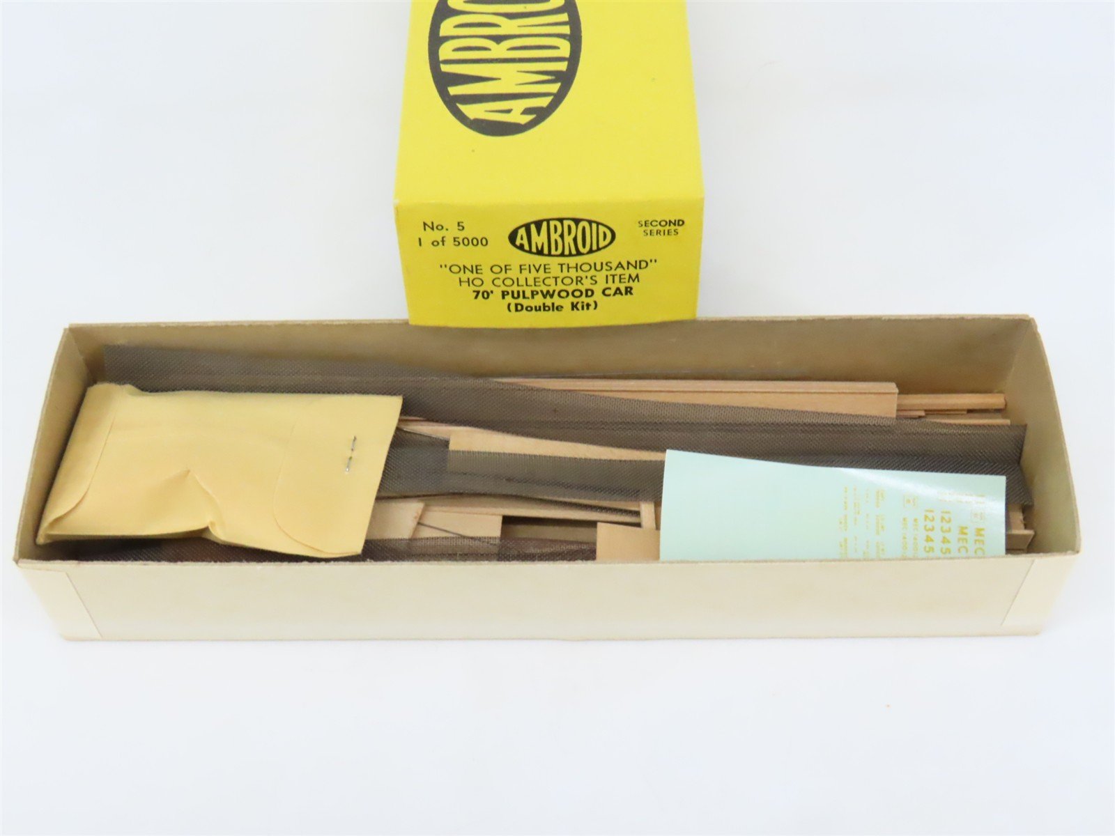 HO Scale Ambroid Double Kit No 5 MEC/BAR 70' Pulpwood 70-Ton Bulkhead Flat Car