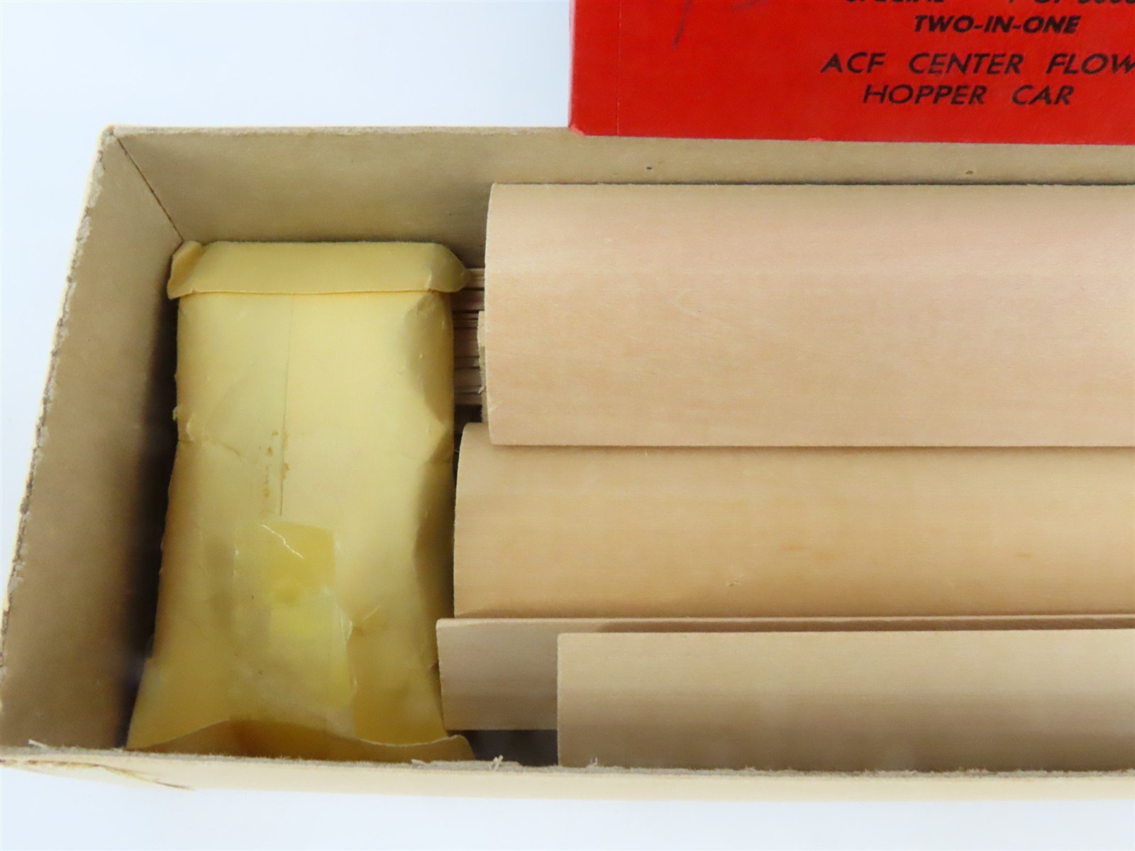 HO Scale Ambroid 2 in 1 Kit No 3 DYLX/SHPX ACF Center Flow Hopper Car