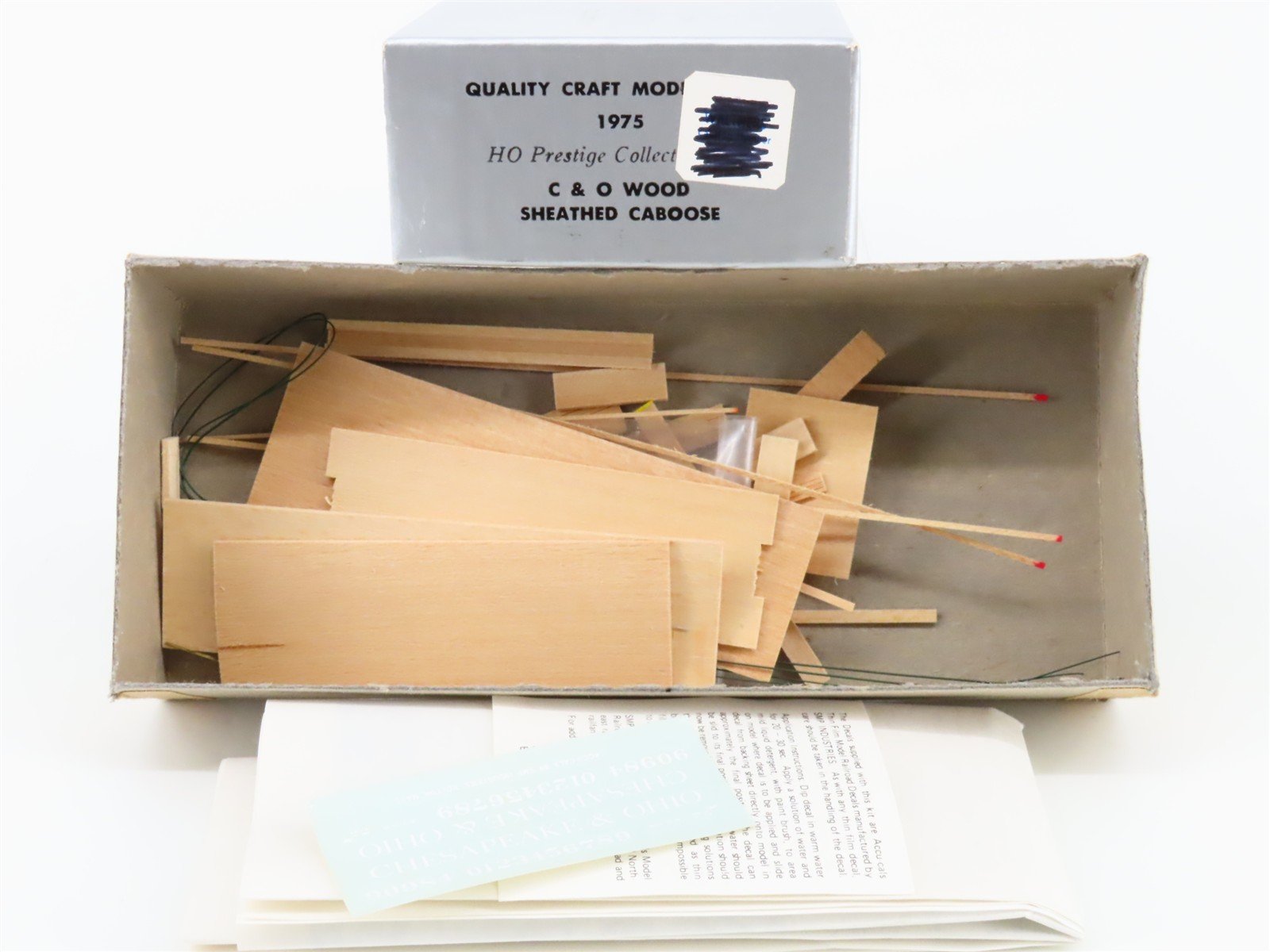 HO Quality Craft Models Kit C&O Chesapeake & Ohio Wood Sheathed Caboose #90984