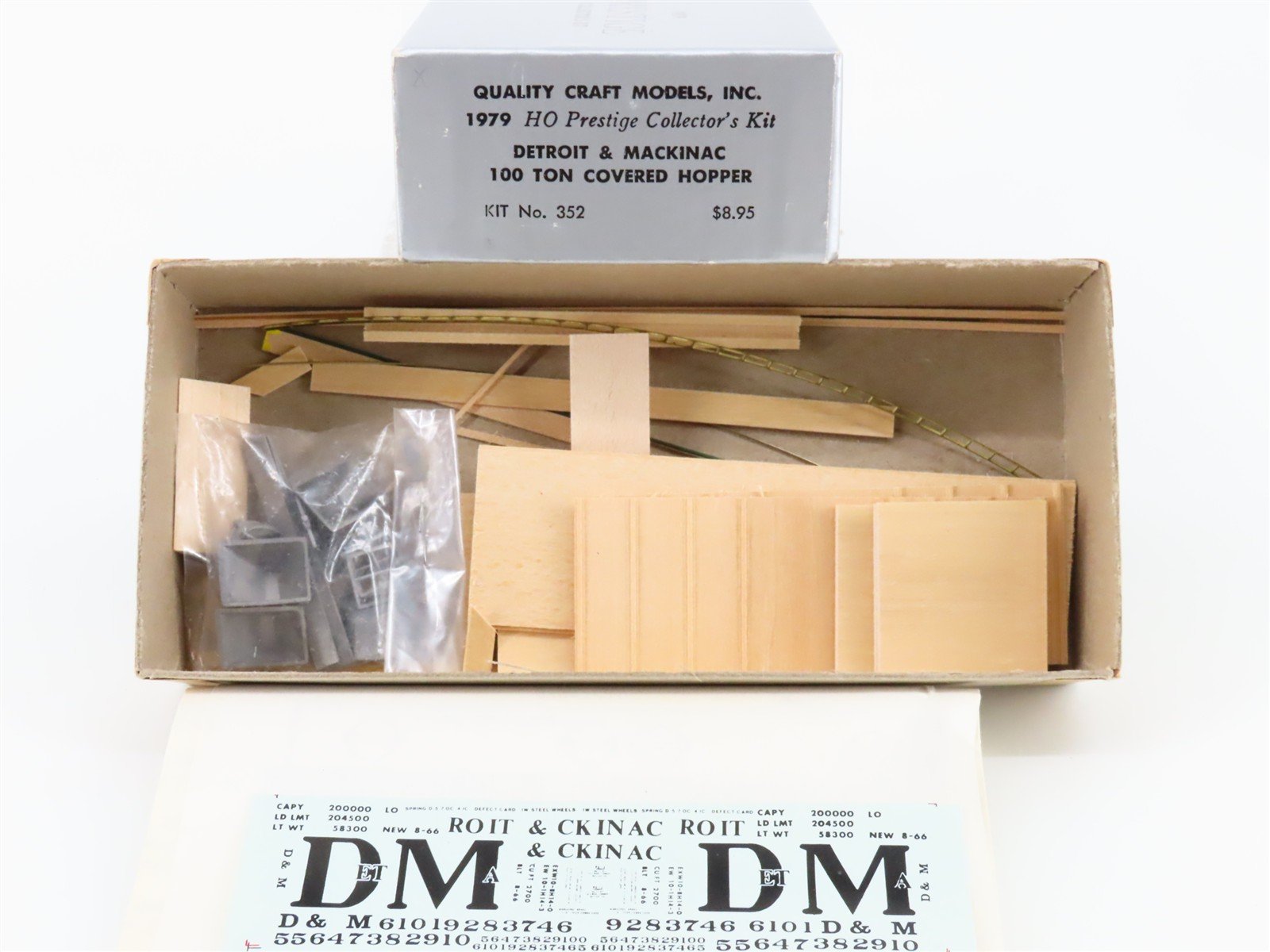 HO Quality Craft Models Kit No 352 D&M Detroit & Mackinac 2-Bay Hopper #6101