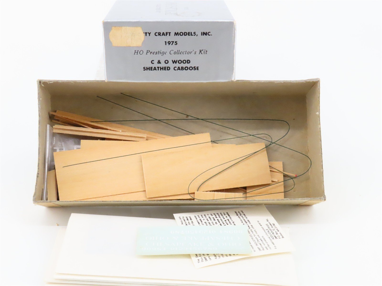 HO Quality Craft Models Kit C&O Chesapeake & Ohio Wood Sheathed Caboose #90984