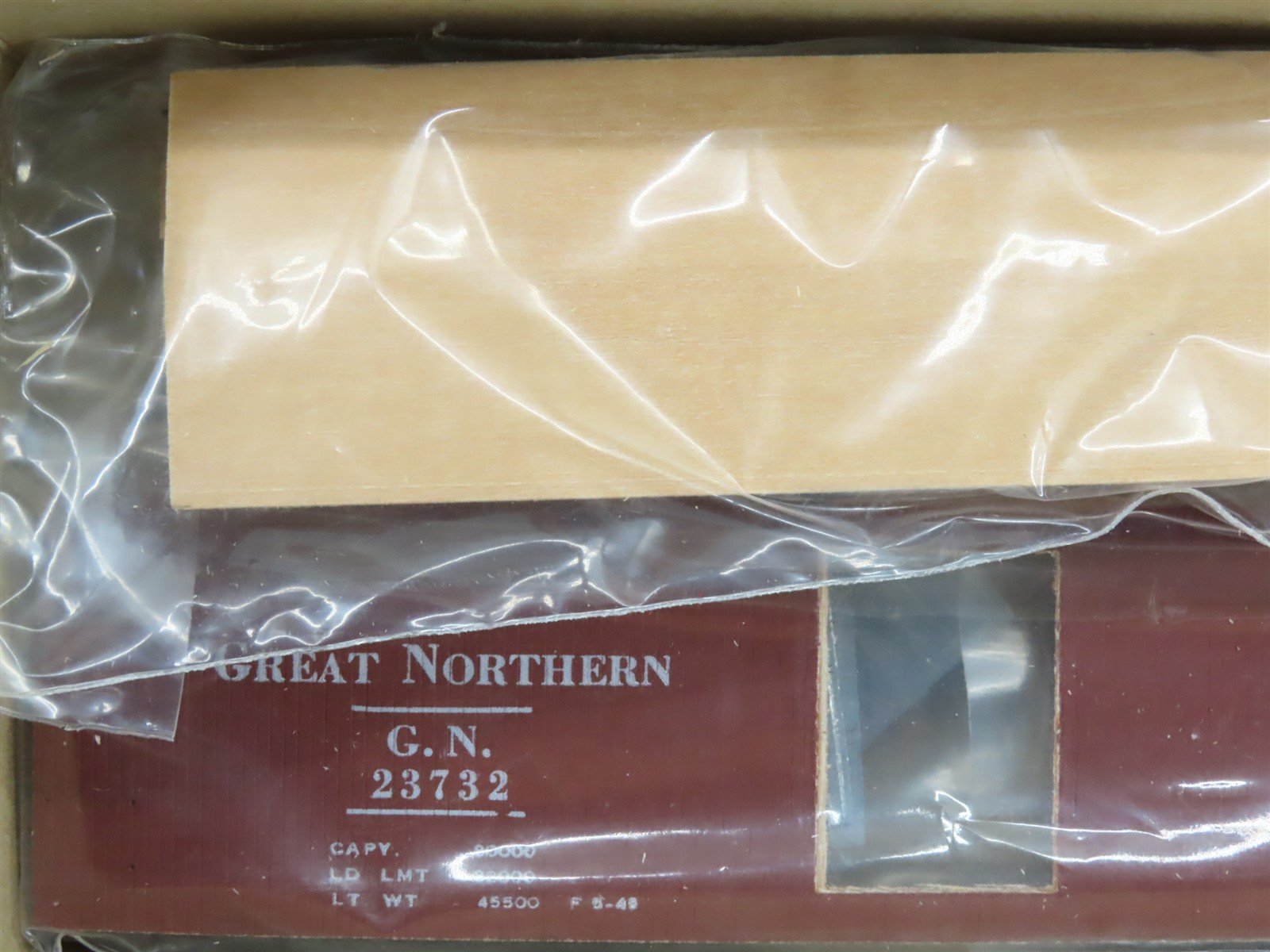 HO Scale Silver Streak Kit GN Great Northern Railway Single Door Box Car #23732