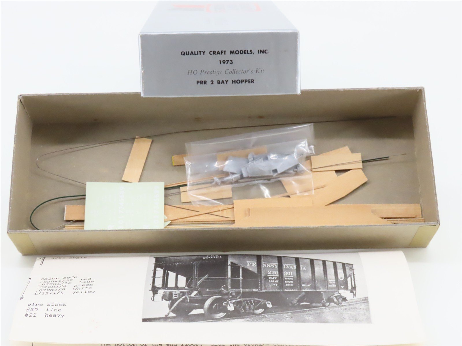 HO Scale Quality Craft Models Kit 1973 PRR Pennsylvania 2-Bay Hopper #220301