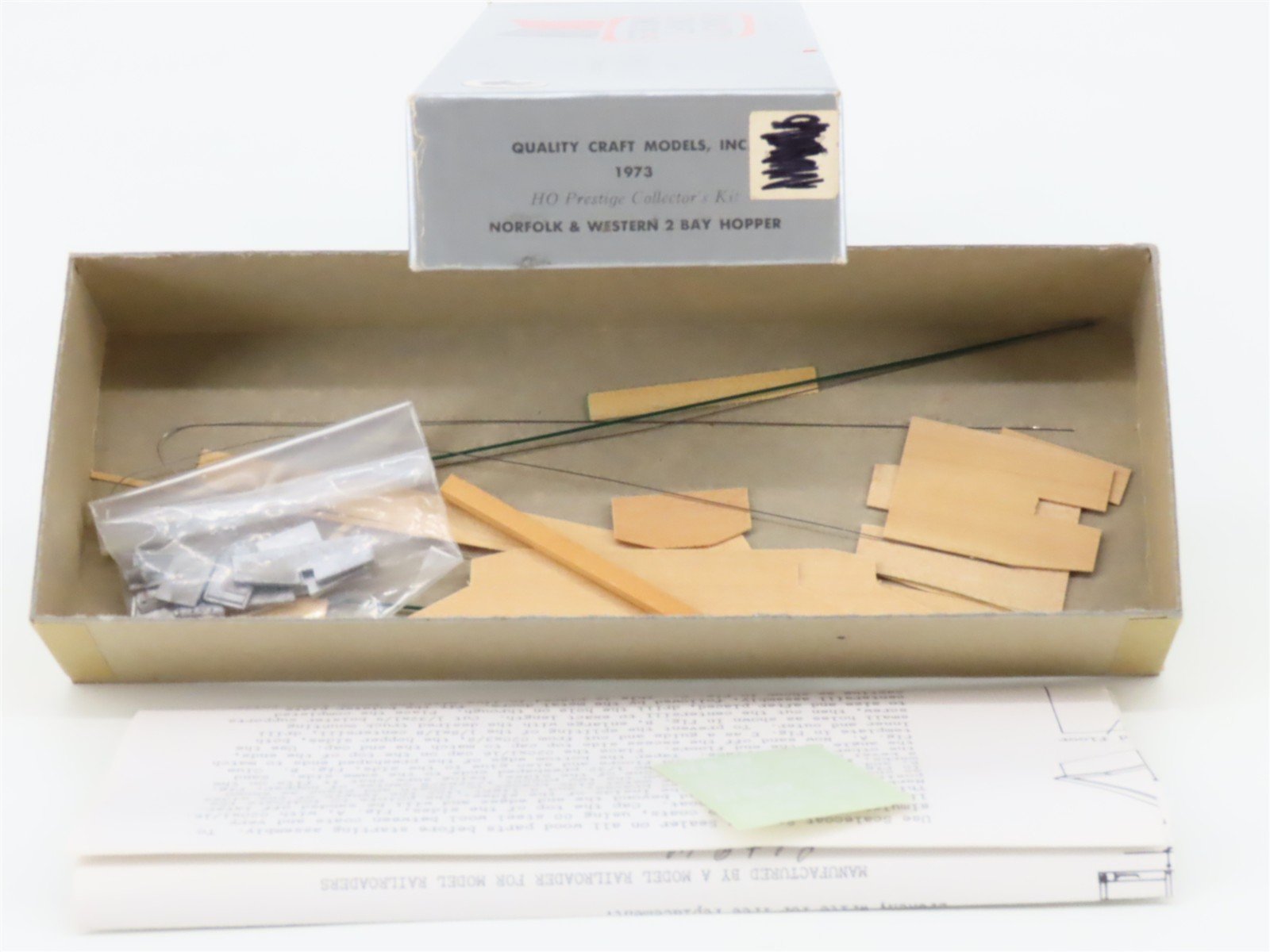 HO Scale Quality Craft Models Kit 1973 N&W Norfolk & Western 2-Bay Hopper #38288
