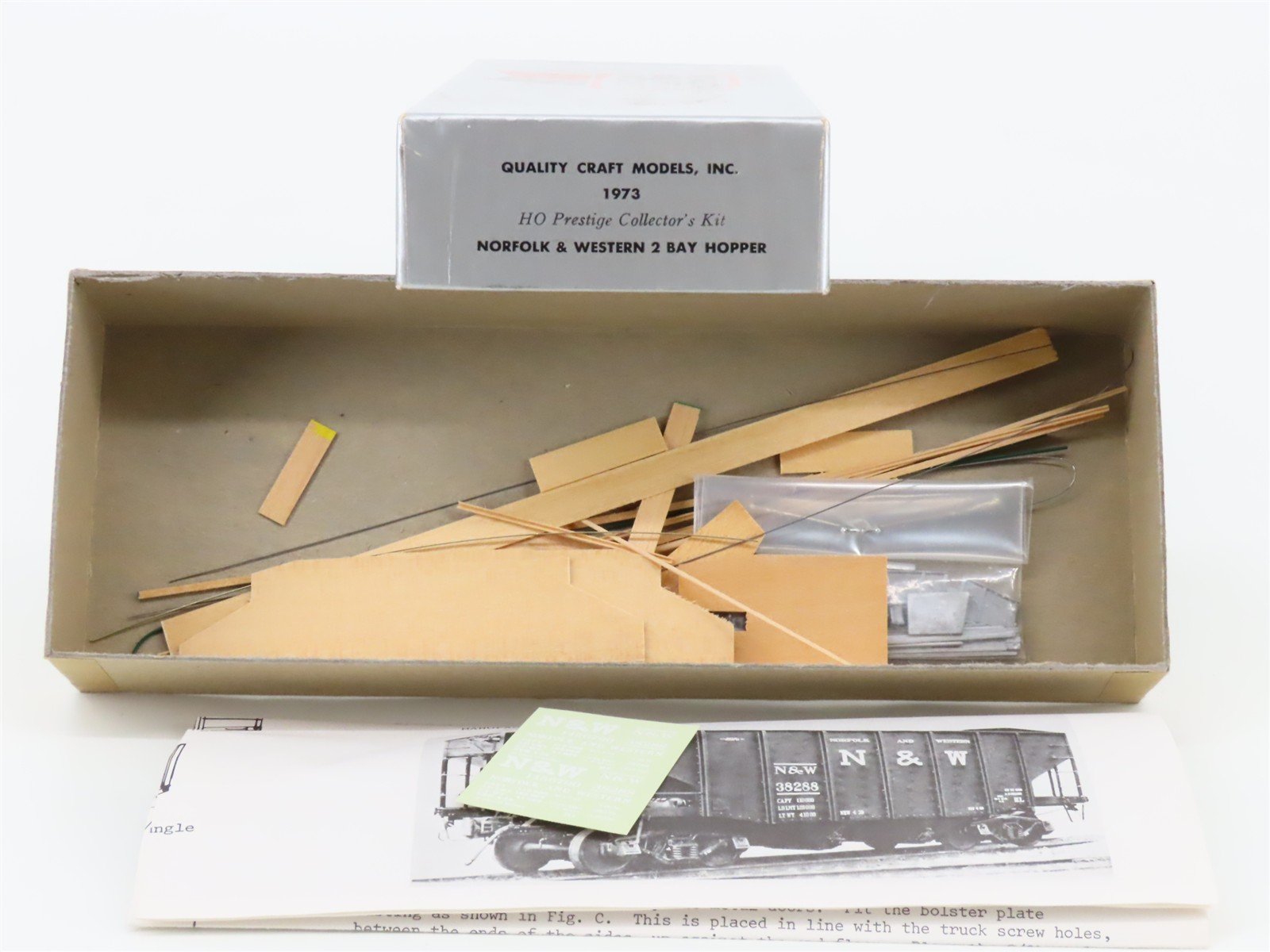 HO Scale Quality Craft Models Kit 1973 N&W Norfolk & Western 2-Bay Hopper #38288