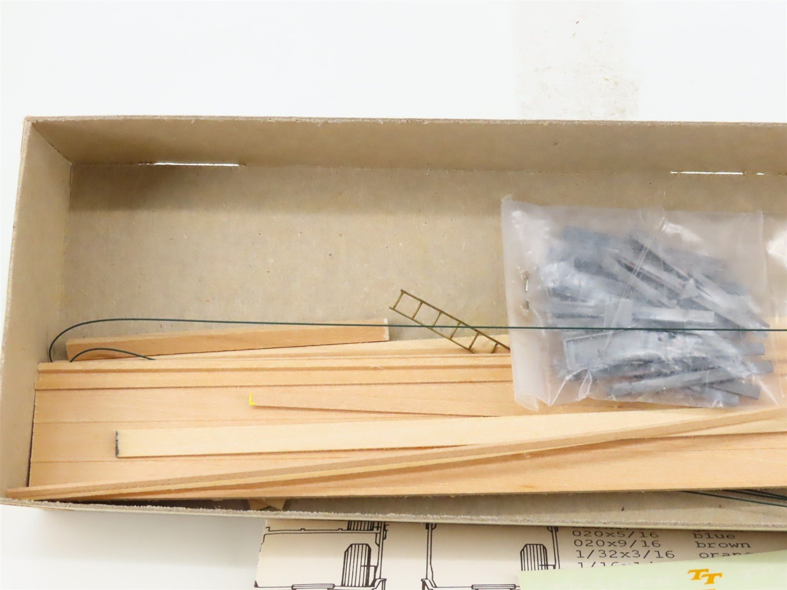 HO Quality Craft Models Kit 314 BTTX ATSF Santa Fe Bi Level Auto Rack #250039