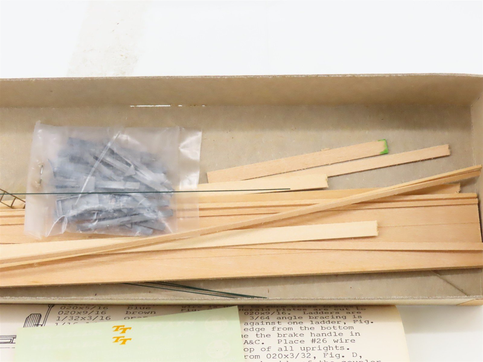 HO Quality Craft Models Kit 314 BTTX ATSF Santa Fe Bi Level Auto Rack #250039