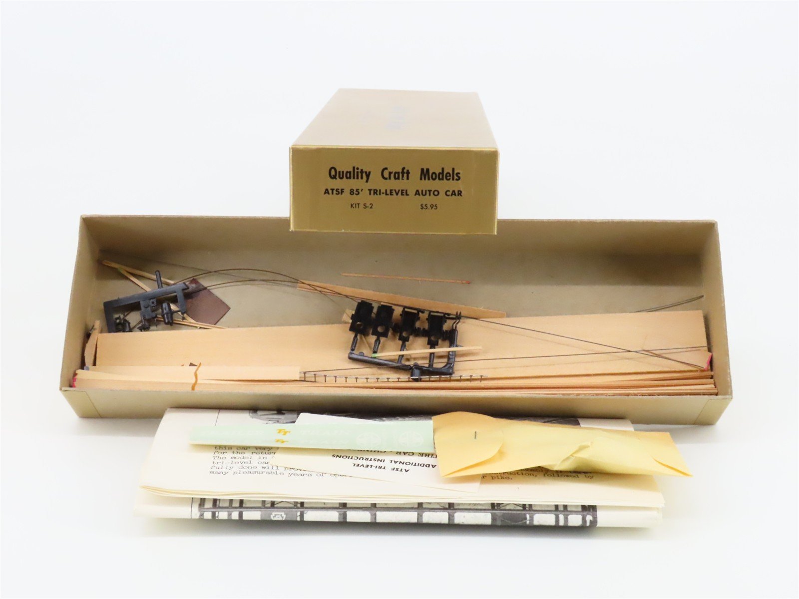 HO Quality Craft Models Kit S-2 ETTX ATSF Santa Fe Tri-Level Auto Rack #500395