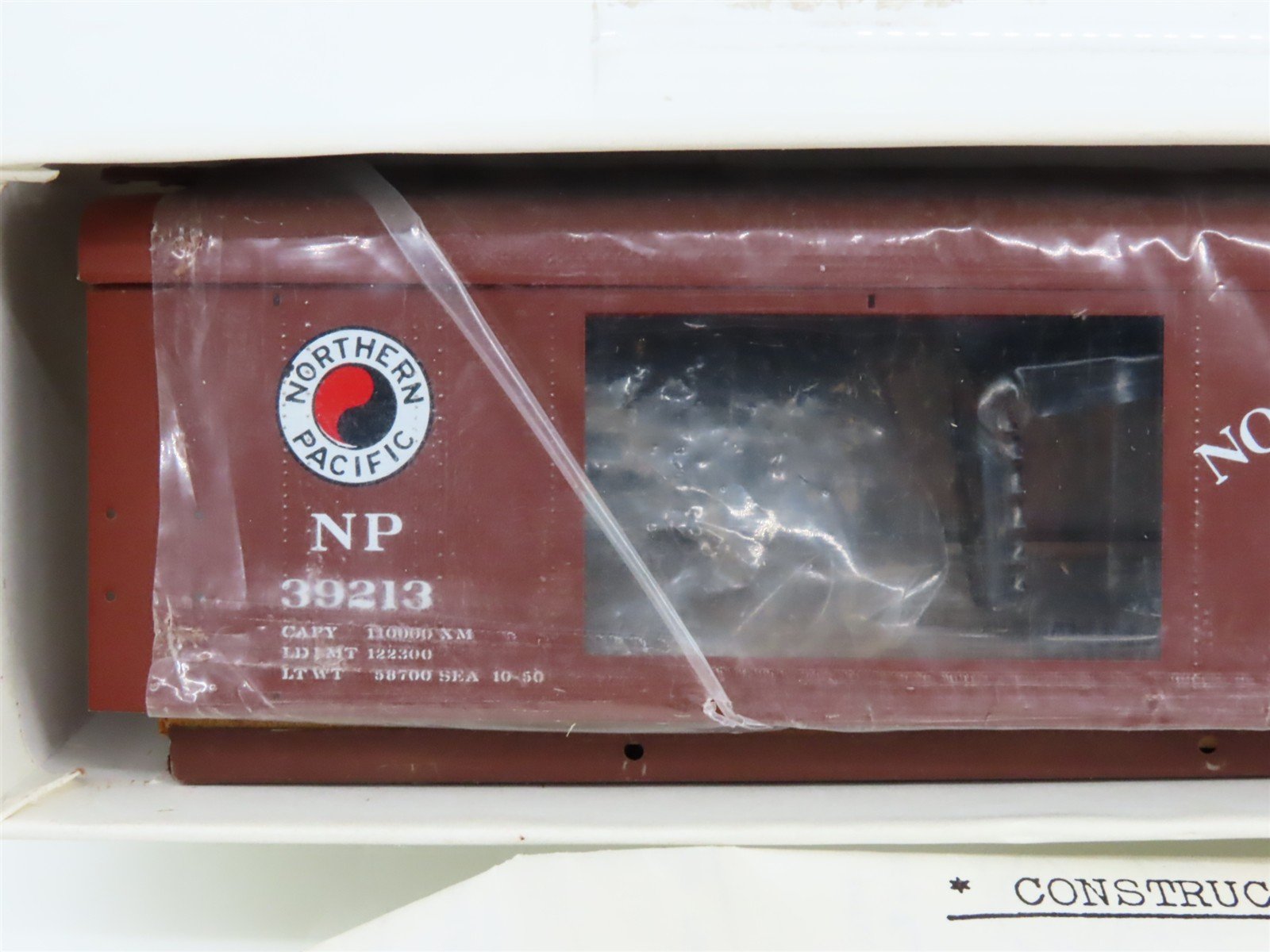 HO Scale Bowser Kit 445-001320 Metal NP Northern Pacific 40' Box Car #39213
