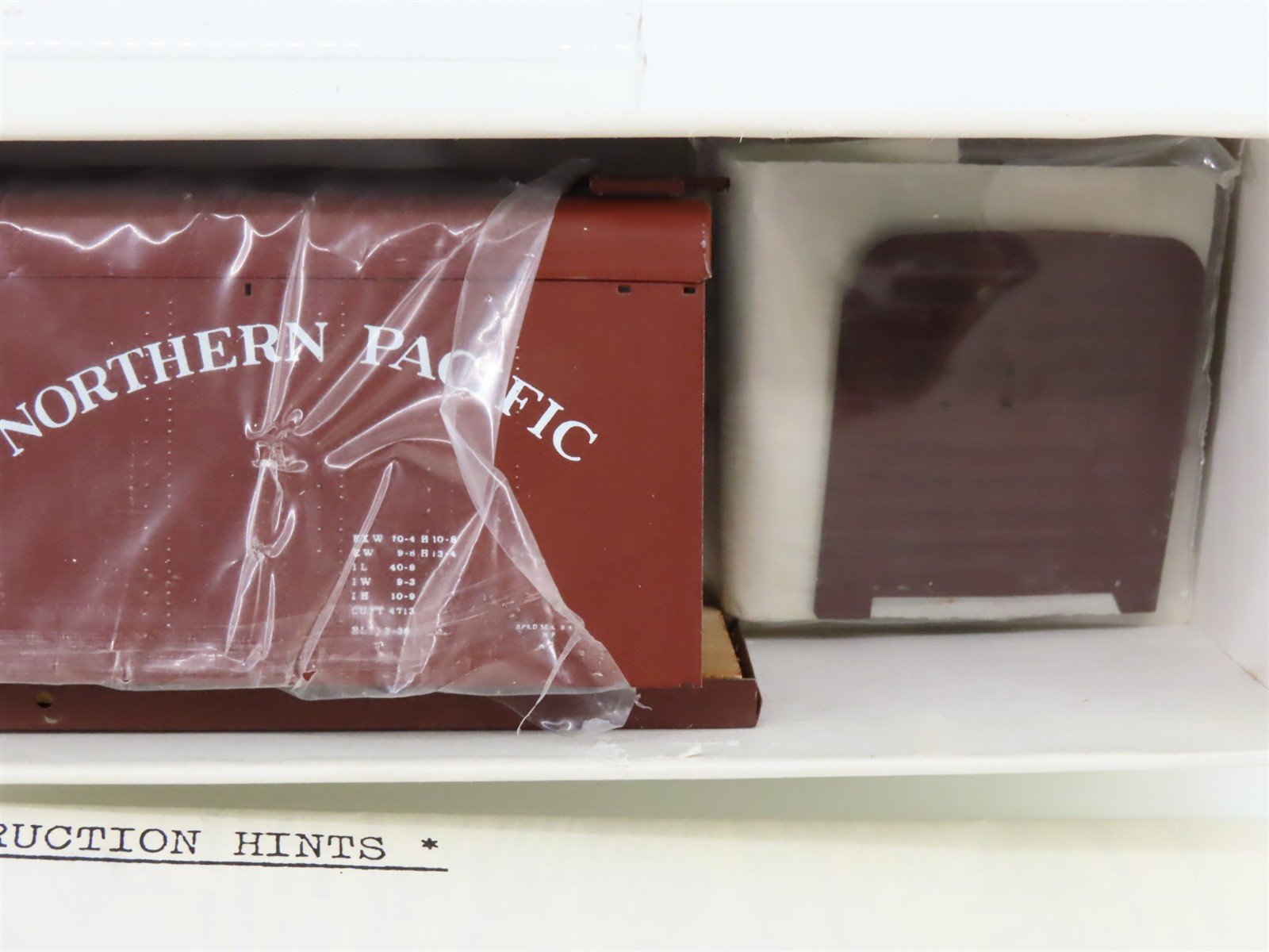 HO Scale Bowser Kit 445-001320 Metal NP Northern Pacific 40' Box Car #39213