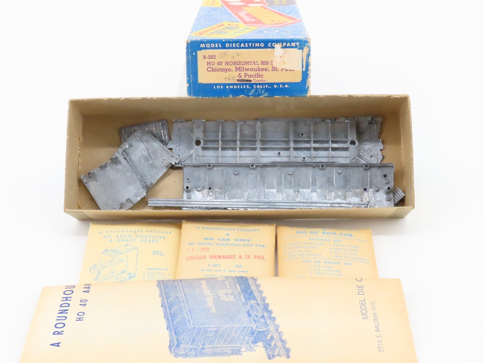 HO Scale Roundhouse MDC Kit B-202 Metal MILW Milwaukee Road 40' Box Car #21054