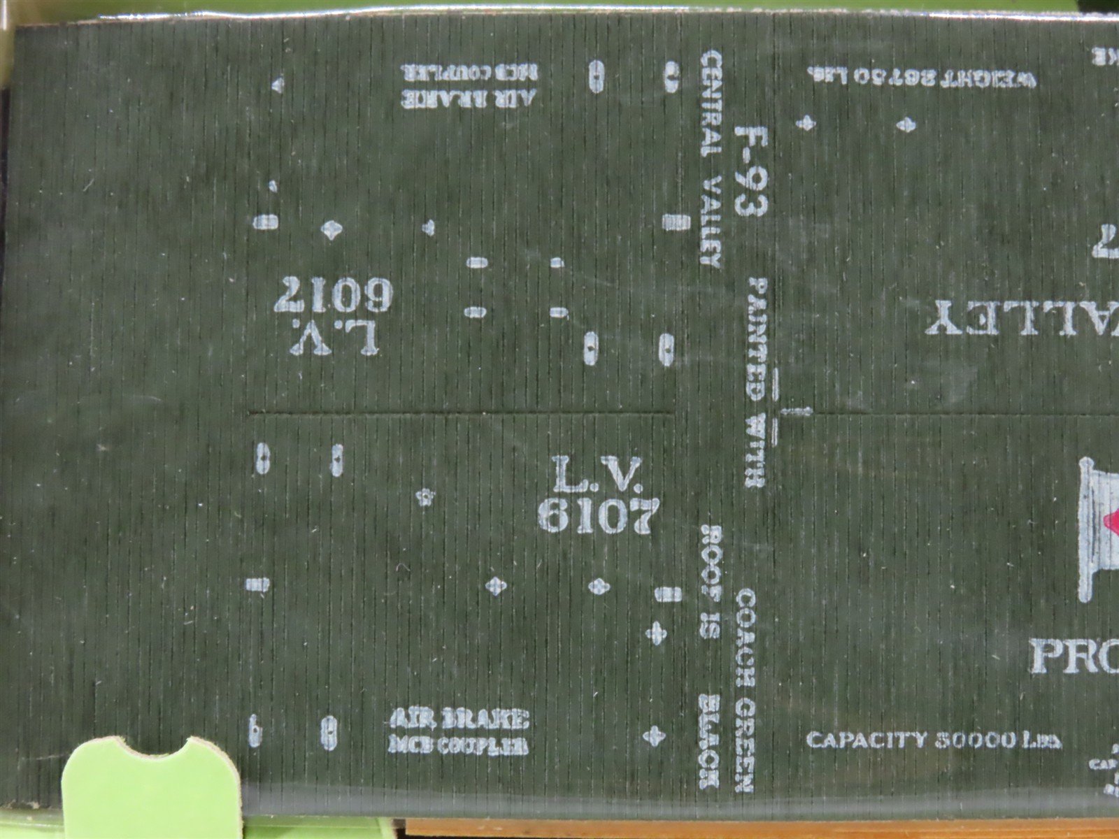 HO Scale Central Valley Kit E-93 LV Lehigh Valley Produce Reefer #6107